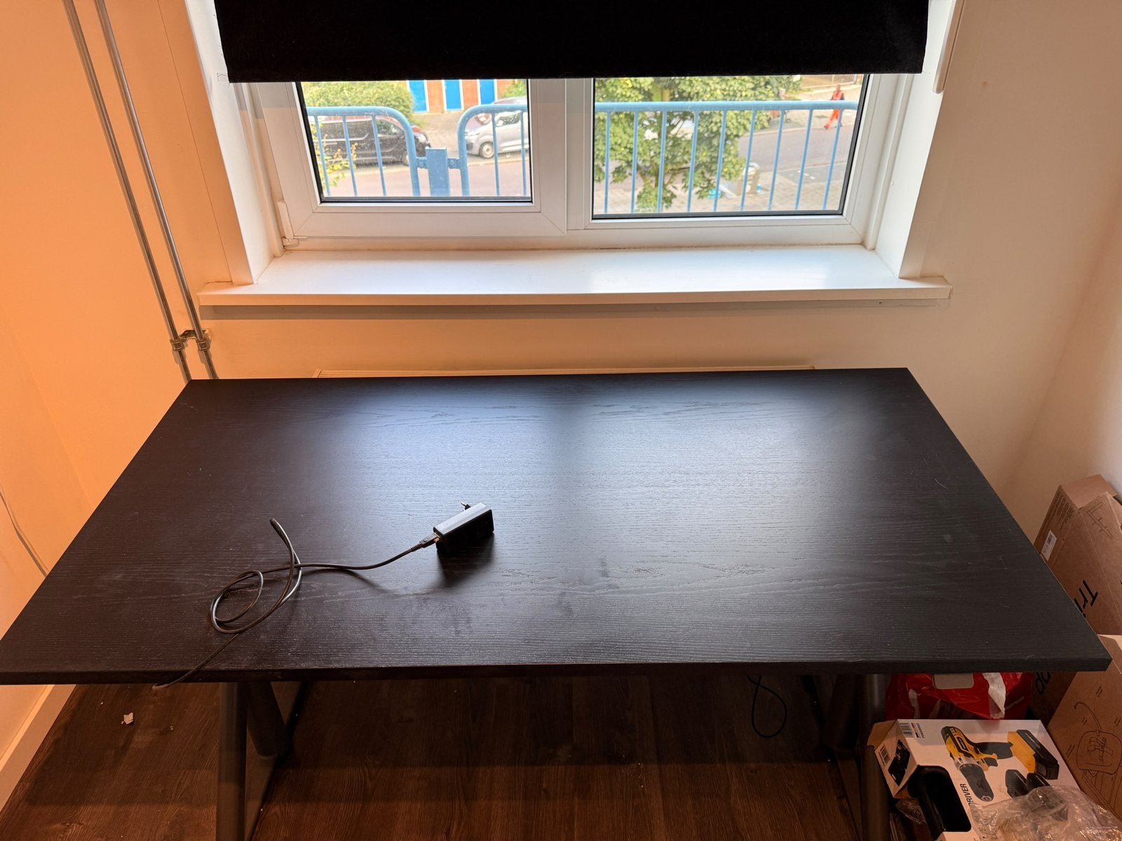 Zwart Zit-sta Bureau - Elektrisch Verstelbaar, Huis en Inrichting, Ophalen, Elektrisch, Spaanplaat of MDF, Zo goed als nieuw