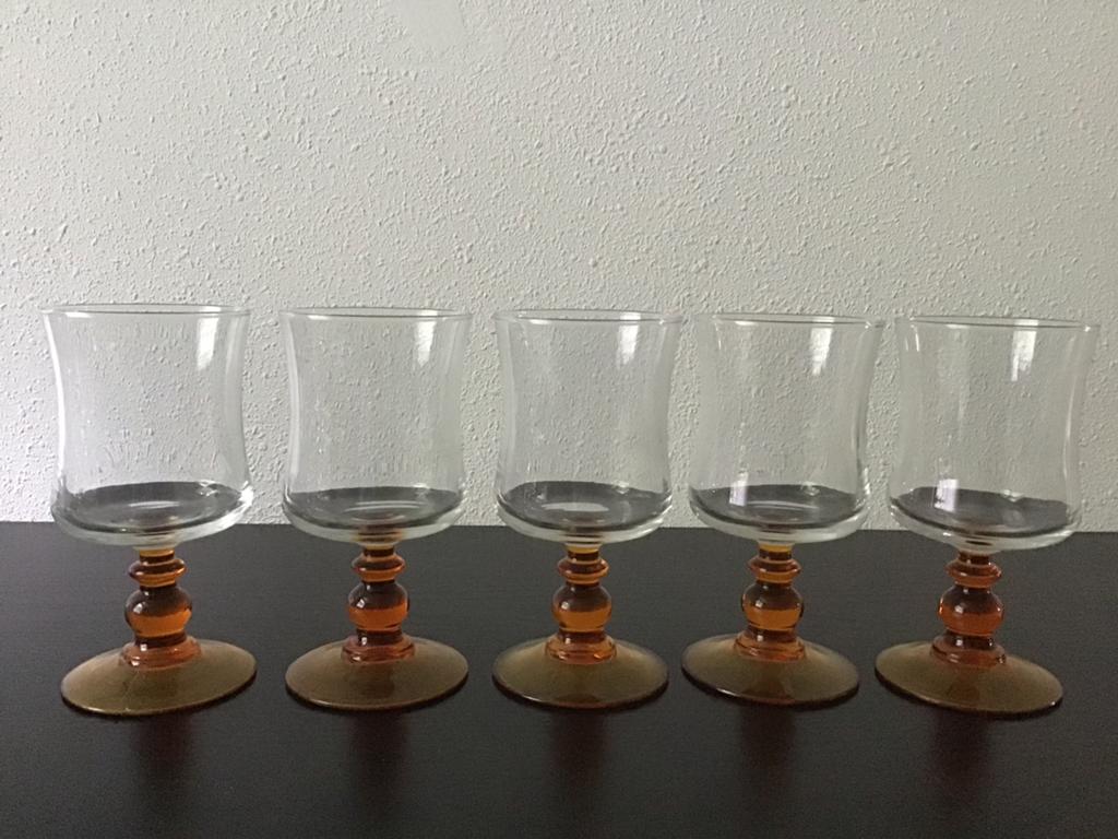 5 vintage Luminarc rode wijn glazen met amber voet., Ophalen of Verzenden, Overige typen