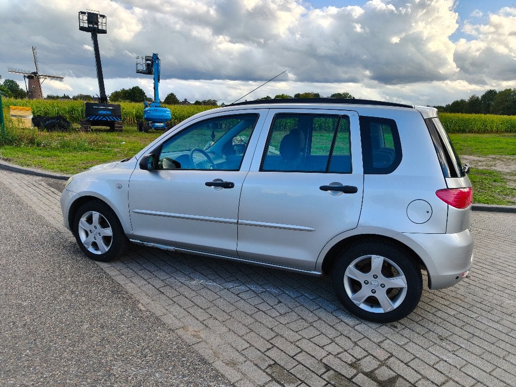 Mazda 2 1.2 16V 2003 Grijs, Auto's, Voorwielaandrijving, 1025 kg, 15 km/l, 4 cilinders