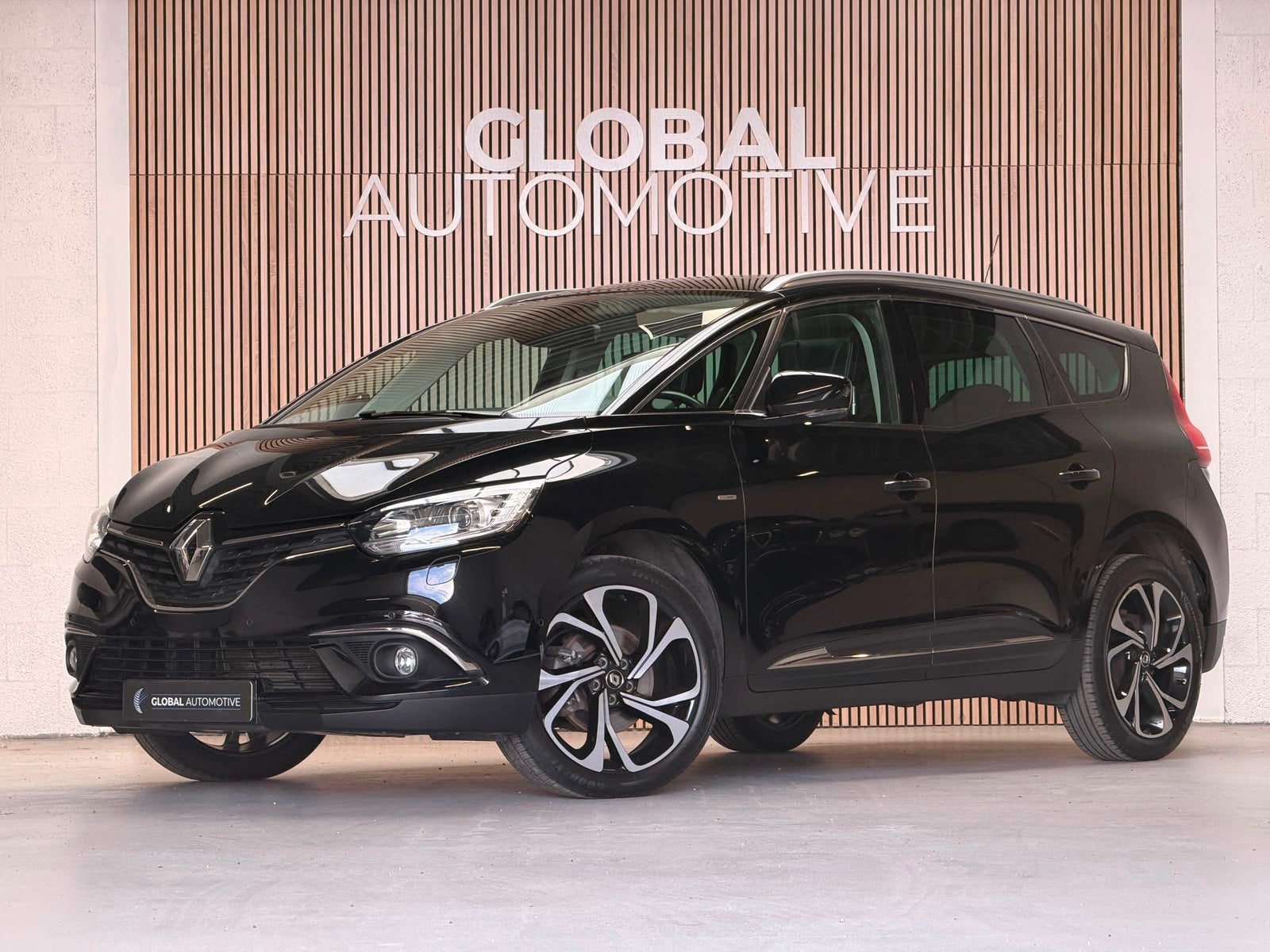 Renault Grand Scénic 1.2 TCe Bose - PANORAMADAK - CAMERA -, Auto's, Renault, Voorwielaandrijving, Gebruikt, Zwart, 4 cilinders