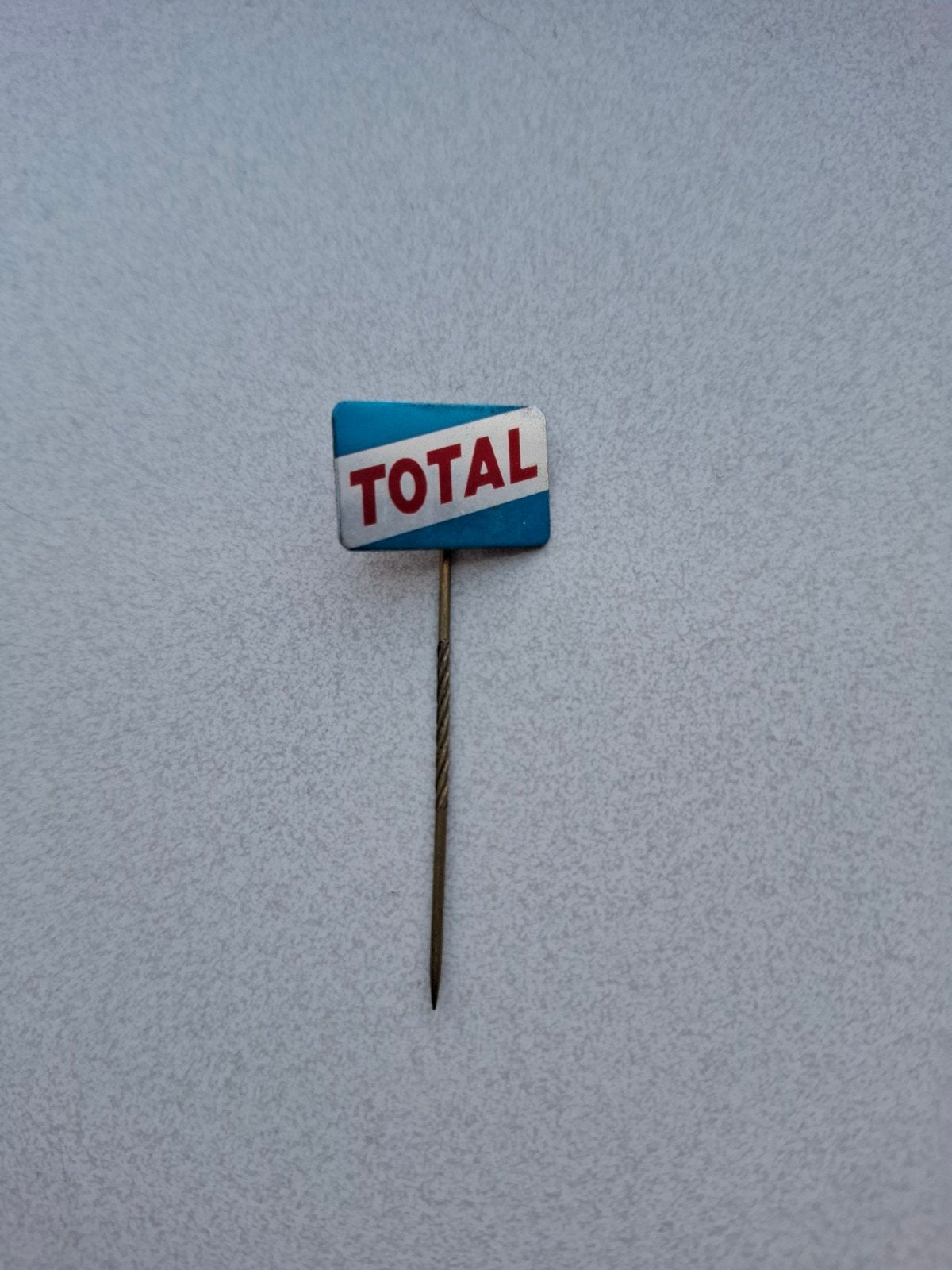 Vintage speldje prikker pin steekspeld Total olie benzine, Verzamelen, Ophalen of Verzenden