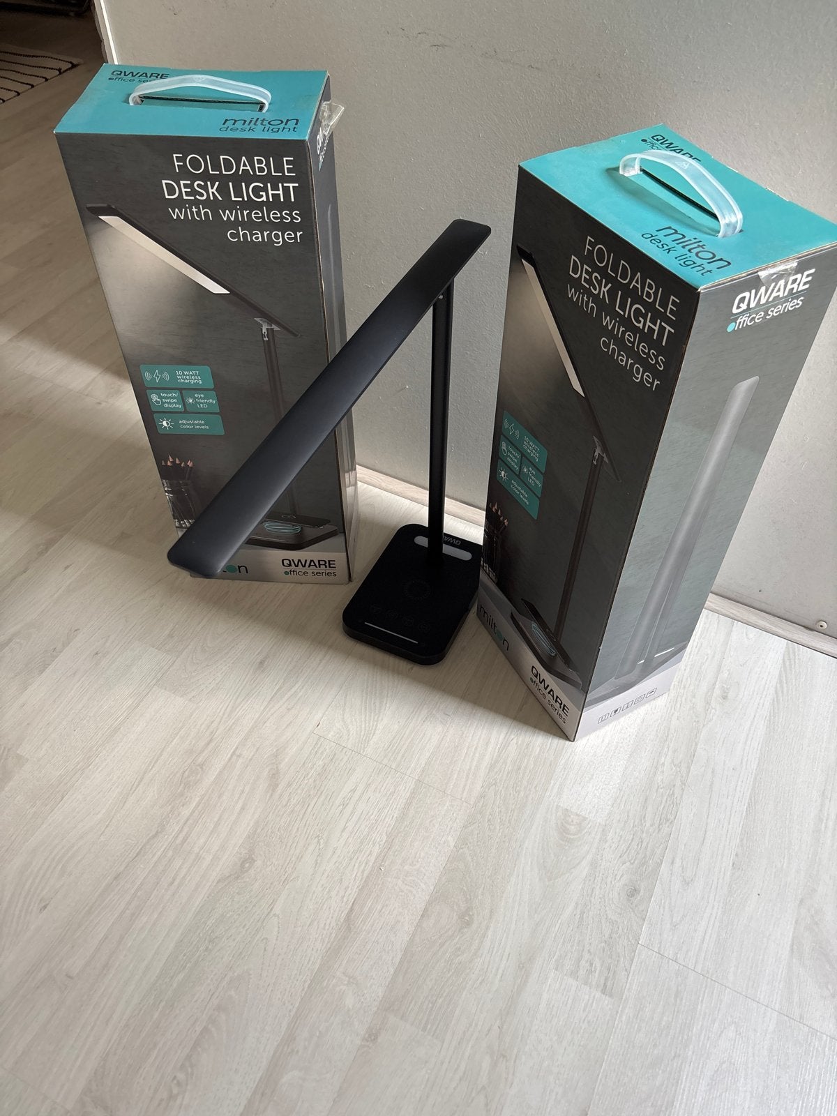 Milton Qware Opvouwbare Bureaulamp met Draadloze Oplader, LED verlichting, Overige merken, Ophalen of Verzenden, Zo goed als nieuw