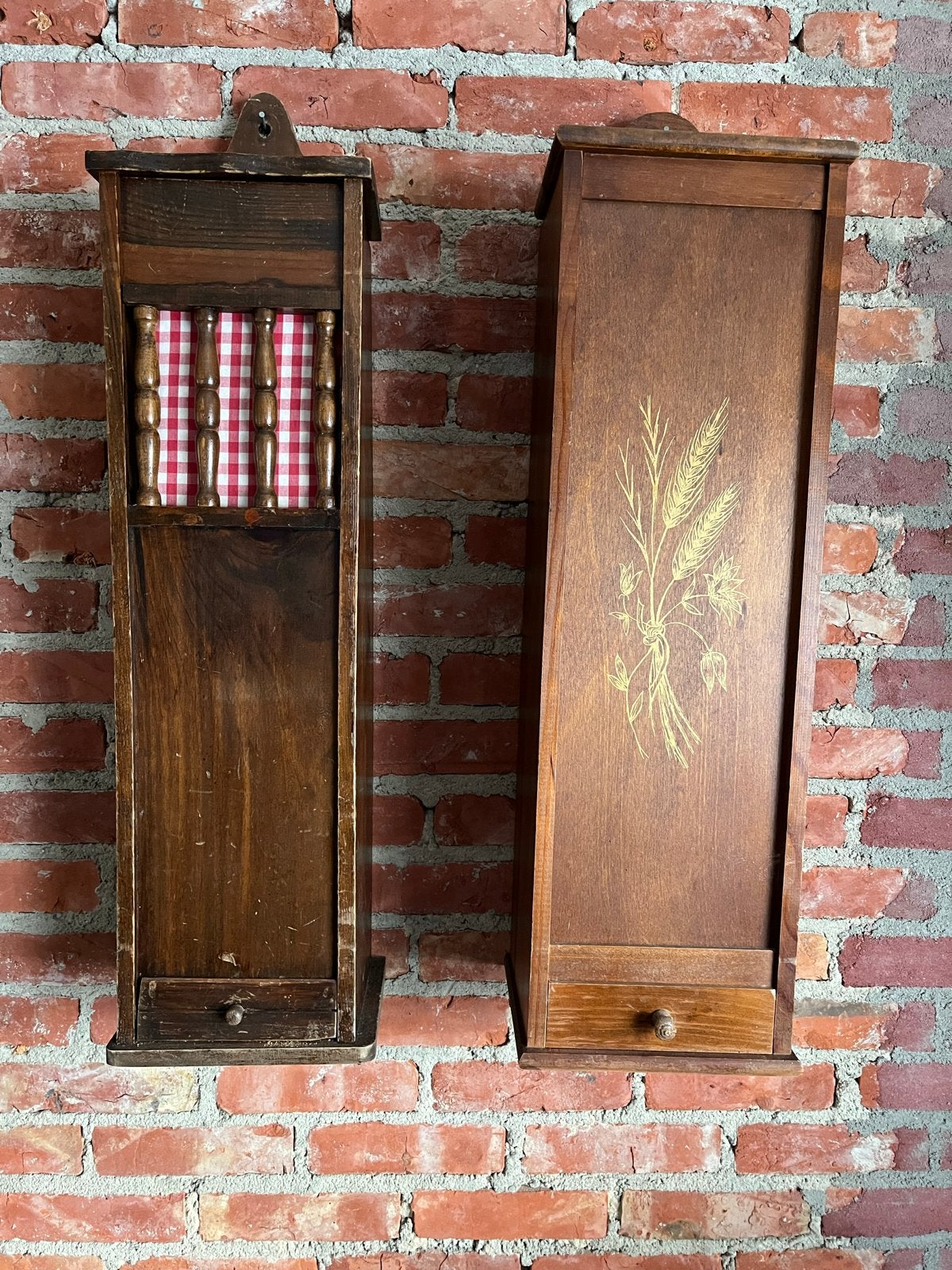 Set van 2 Vintage Houten Broodkasten / Dispenser, Ophalen