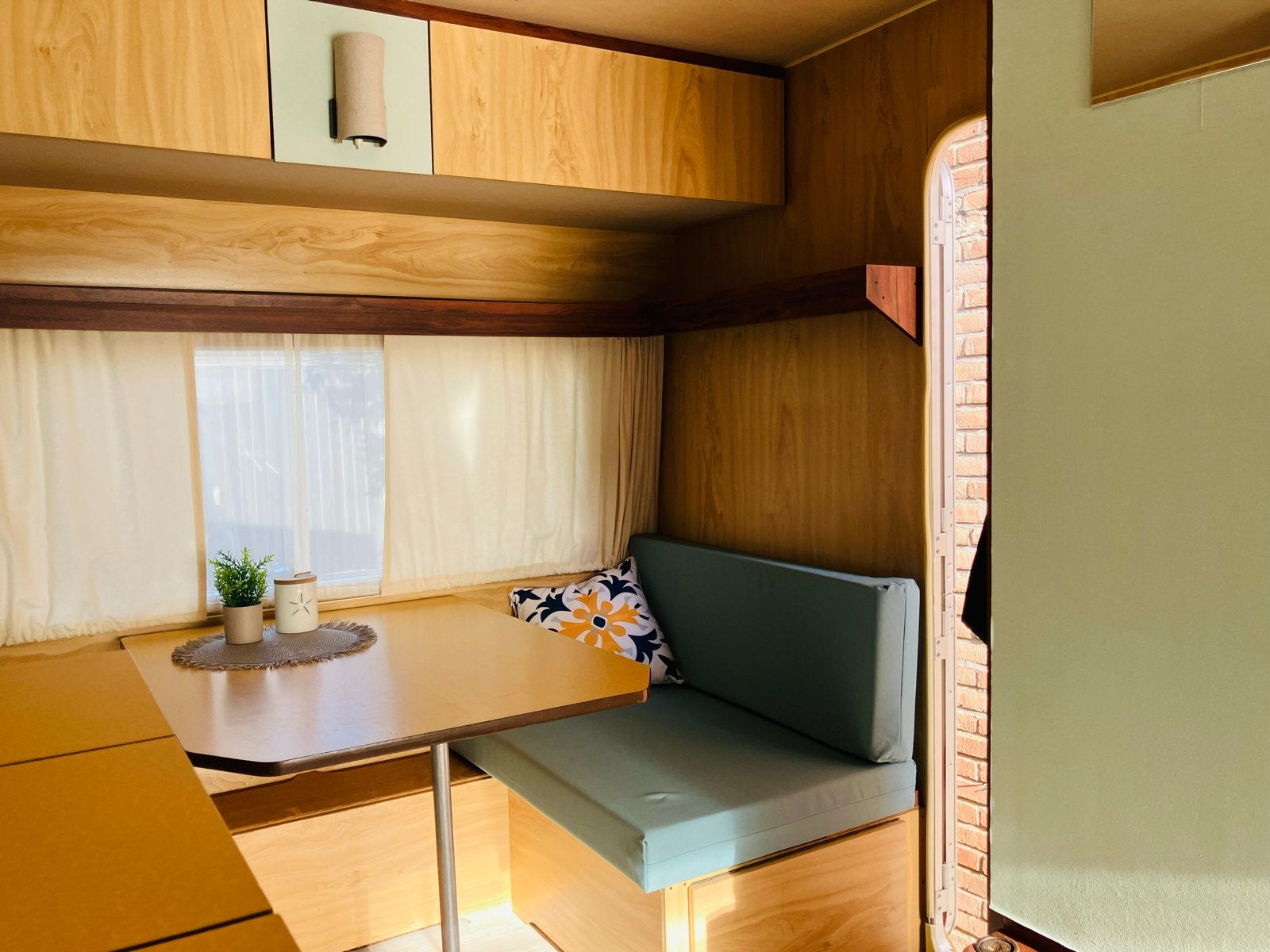 Gezellige Retro Caravan - Wilk CI Sport uit 1979, Caravans en Kamperen, Caravans, Standaardzit, Omvormbare zithoek, 750 - 1000 kg