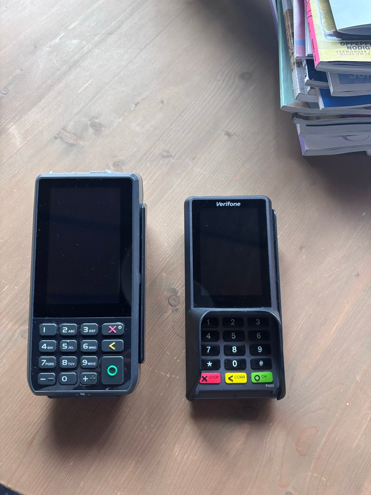 PAX A80 en Verifone P400 Plus pinautomaten met accessoires, Zakelijke goederen, Kantoor en Winkelinrichting | Kassa's en Betaalsystemen