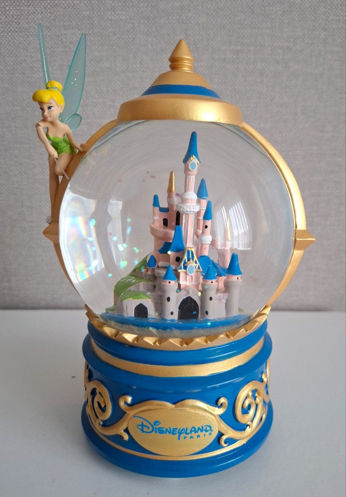 Disneyland Parijs Sneeuwbol Kasteel met Tinkelbel Muziek, Verzamelen, Ophalen of Verzenden, Peter Pan of Pinokkio, Gebruikt, Beeldje of Figuurtje