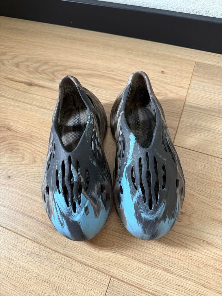 Yeezy Foam Runner 'MX Carbon' - Maat 40, Ophalen of Verzenden, Zo goed als nieuw, Overige kleuren, Slippers