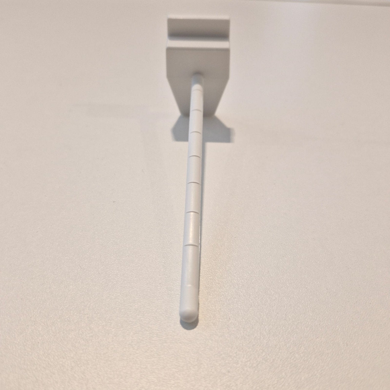 Witte kunststof slatwall haken - 10 cm lang, Ophalen of Verzenden