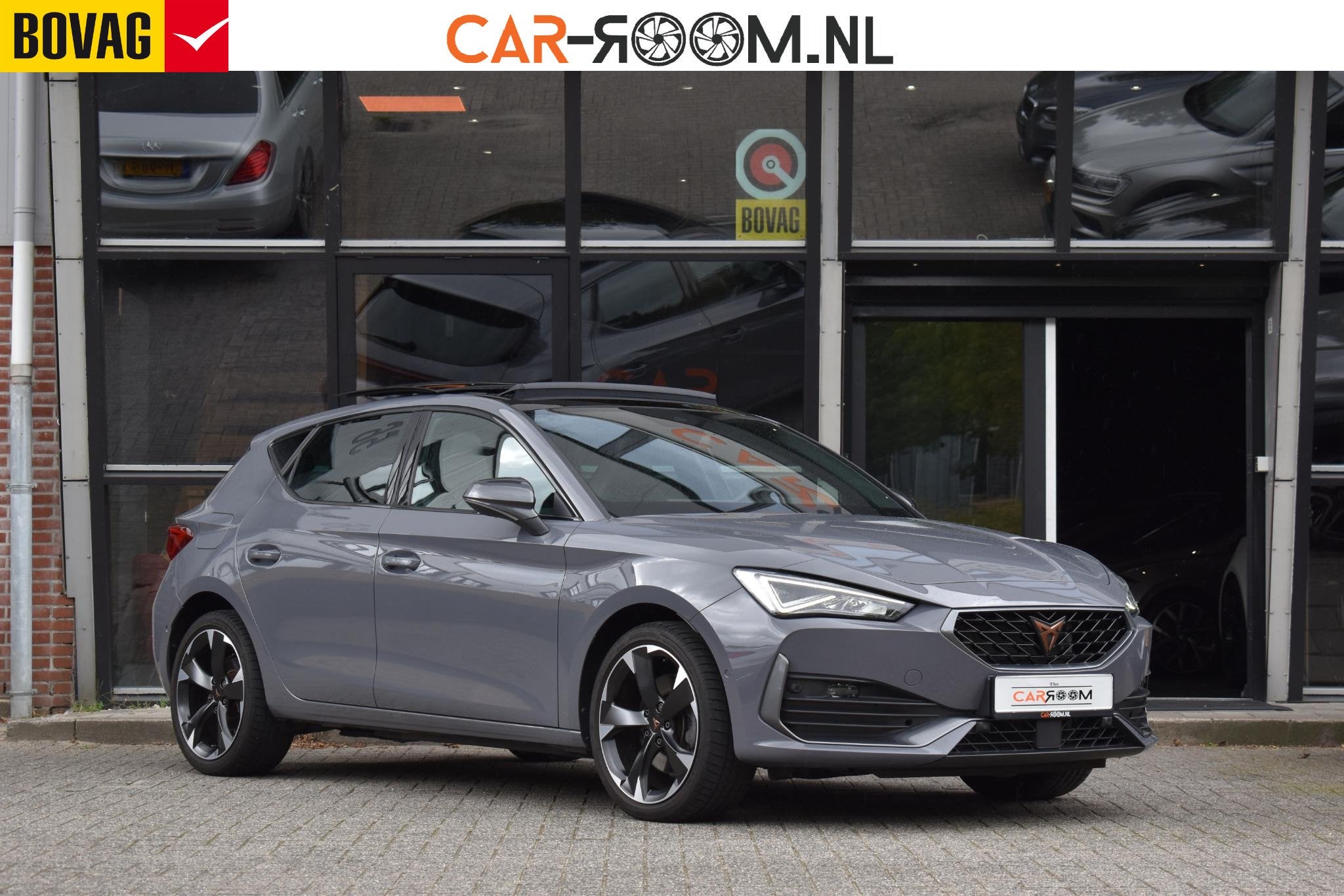 CUPRA Leon 1.4 e-Hybrid VZ Business Pano Keyless Lane Camera, Auto's, Dealer onderhouden, Stof, Gebruikt, 4 cilinders