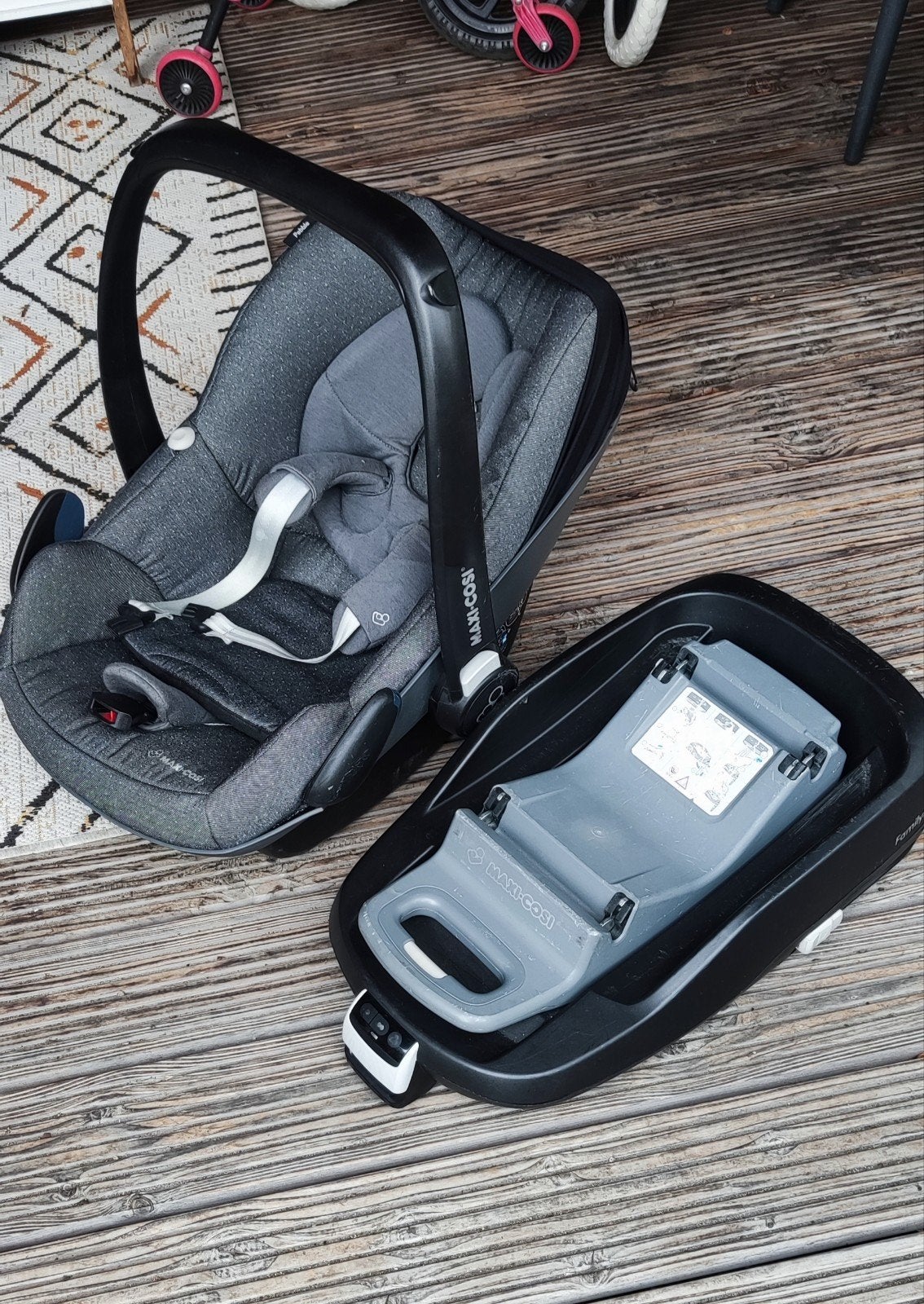 Maxi•Cosi Pebble + Isofix base, Ophalen, Zo goed als nieuw, Isofix, 0 t/m 13 kg