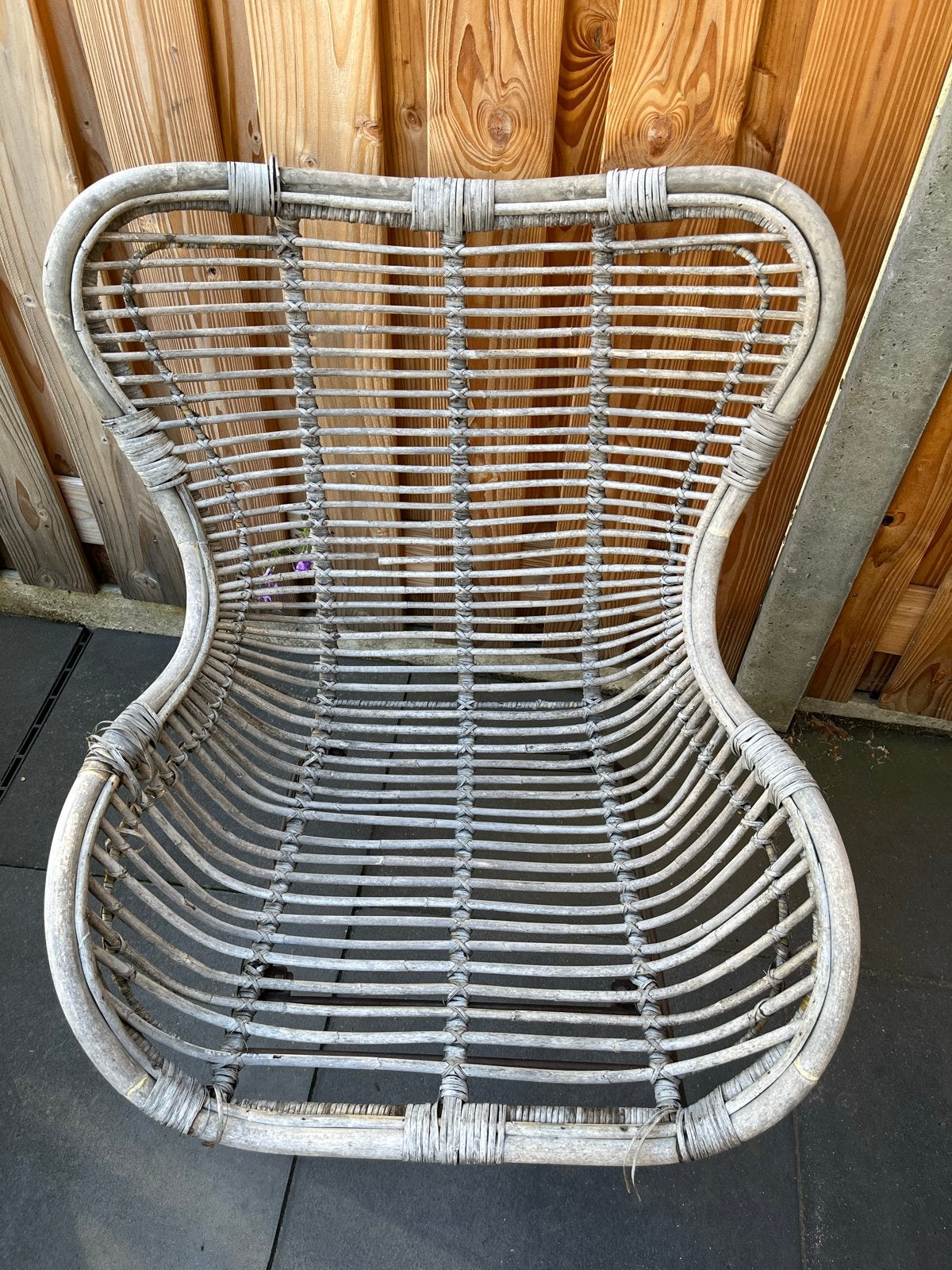 Rotan stoel met metalen onderstel, Ophalen, Gebruikt, Riet of Rotan, Eén