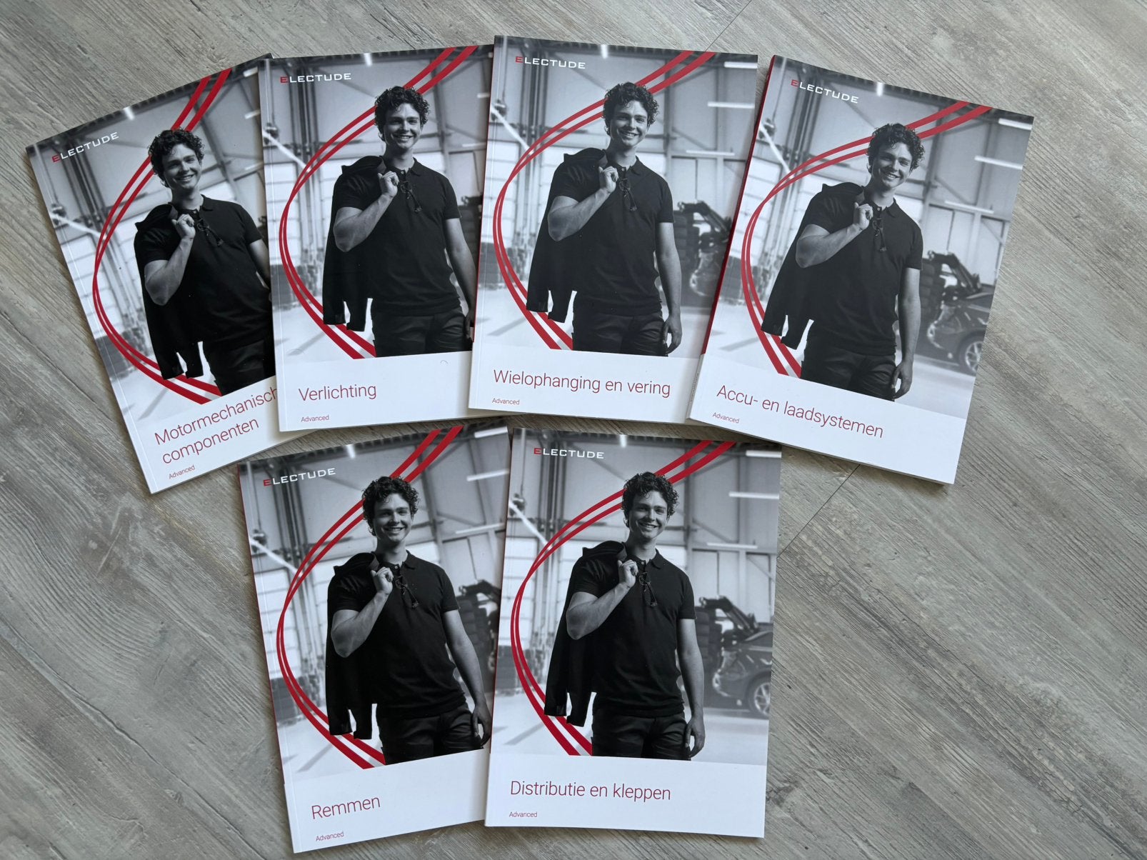 Electude boeken autotechniek MBO 3 leerjaar 1, 2 & 3, Ophalen of Verzenden, Zo goed als nieuw, Overige niveaus, Overige vakken