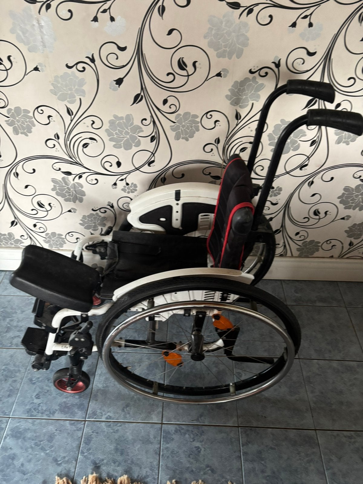 Kinder rolstoel zeer nette staat nu voor maar 150 euro, Diversen, Rolstoelen, Ophalen of Verzenden, Inklapbaar, Zo goed als nieuw