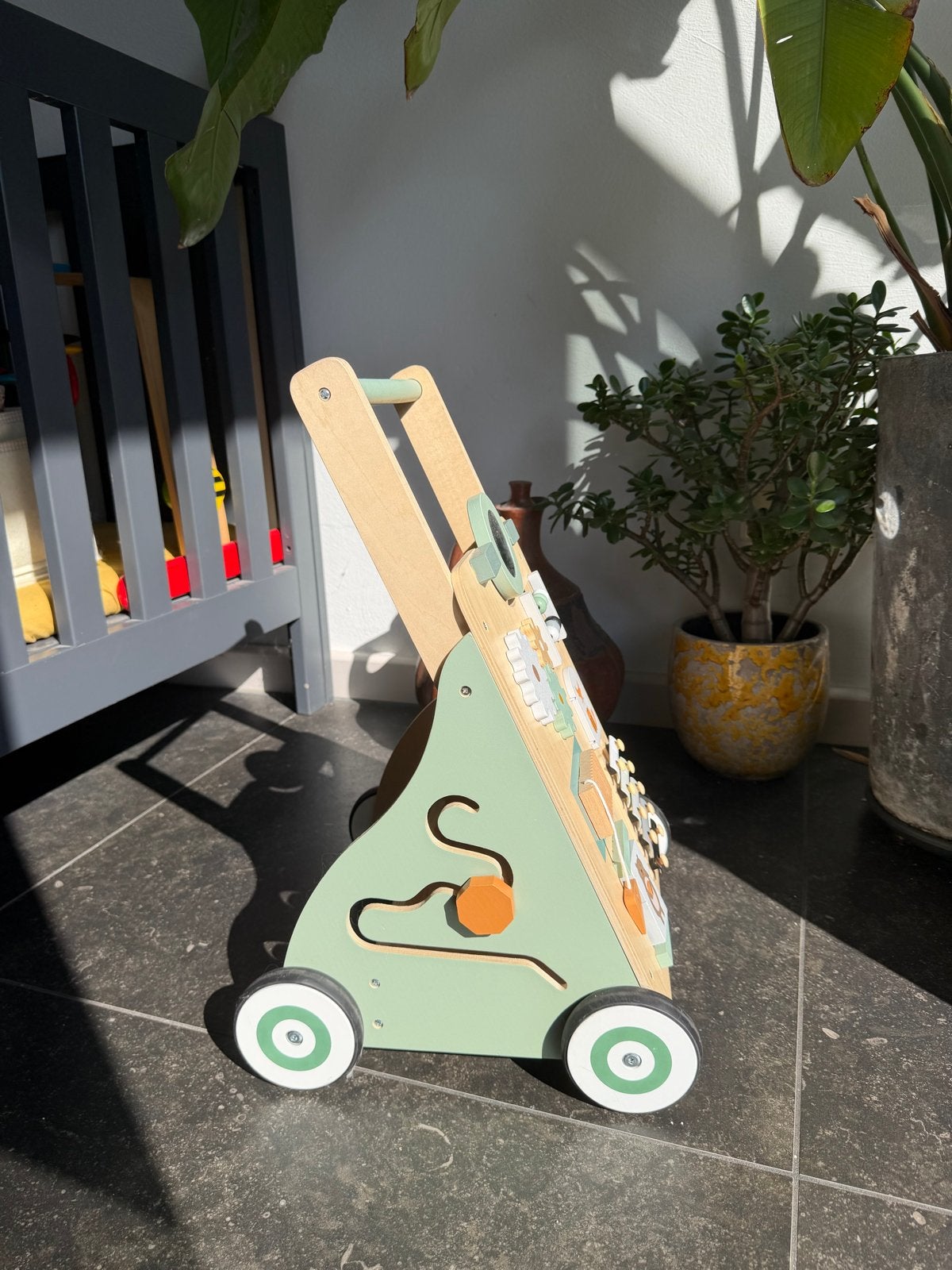 Houten loopwagen met activiteitenbord, Ophalen, Zo goed als nieuw, Overige typen, Met wieltjes