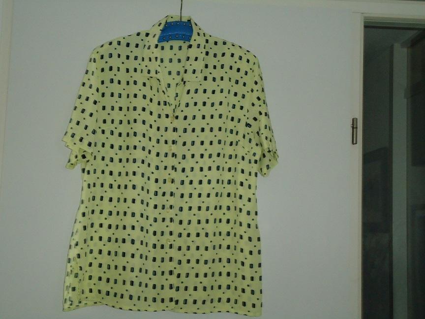 blouse mt 50 geel met zwarte blokjes , korte mouwen, Ophalen of Verzenden, Zo goed als nieuw, Maat 46/48 (XL) of groter, Geel