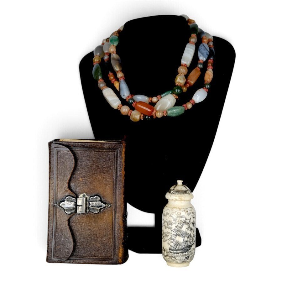 Divers lot bijbel 1884 met zilveren slot benen potje collier, Antiek en Kunst, Ophalen of Verzenden