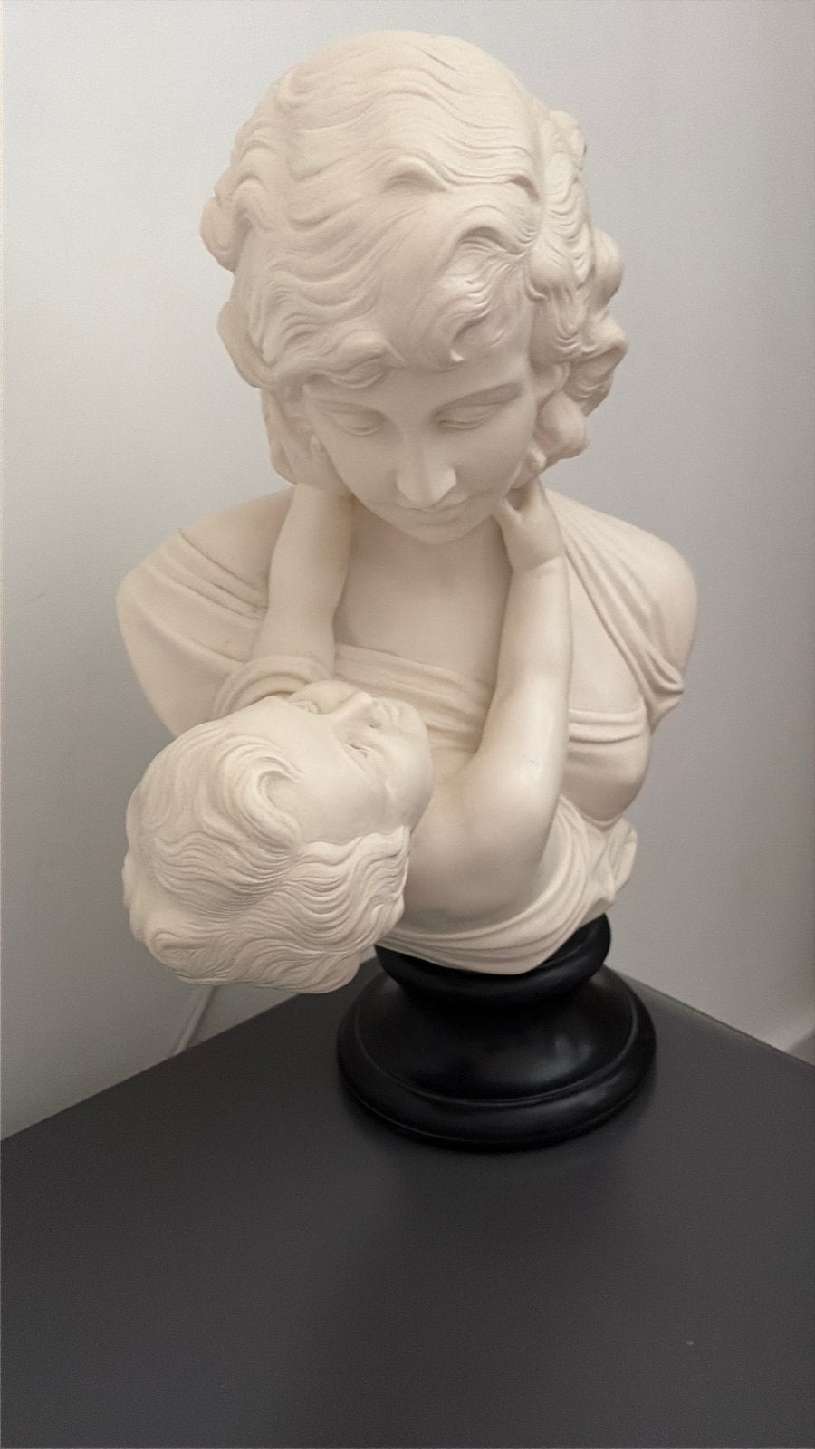 Mooi stenen beeld Moeder met Kind, Art deco, Buste, 20 - 50 cm, Weerbestendig