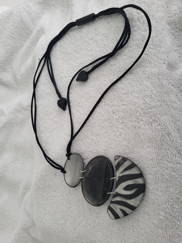 Nieuwe Zsiska ketting (zwart, grijs) In lengte verstelbaar., Overige materialen, Verstelbaar, Zwart, Nieuw