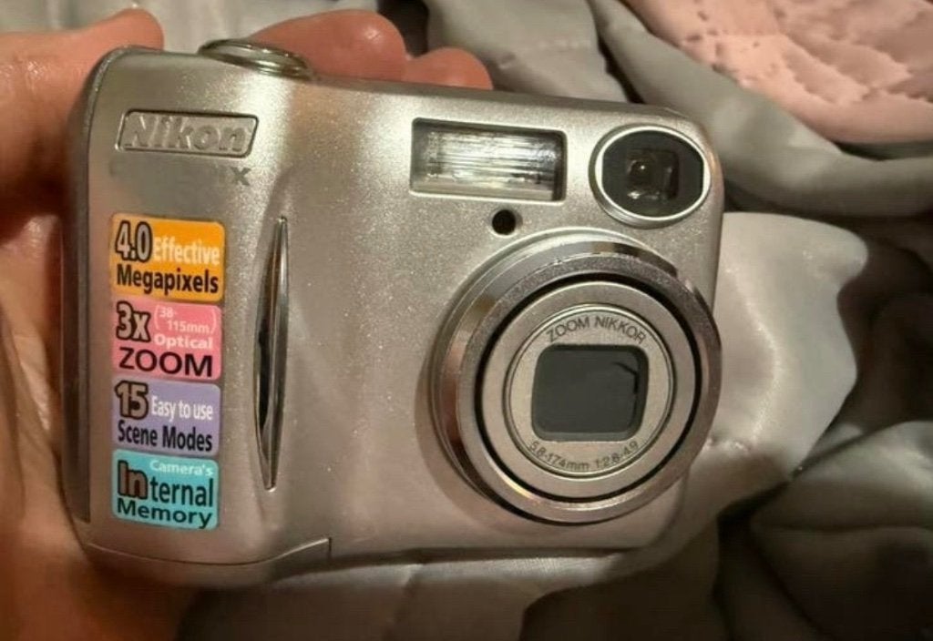 Nikon digitale camera – compact & gebruiksvriendelijk, Audio, Tv en Foto, Fotografie | Accu's en Batterijen, Zo goed als nieuw