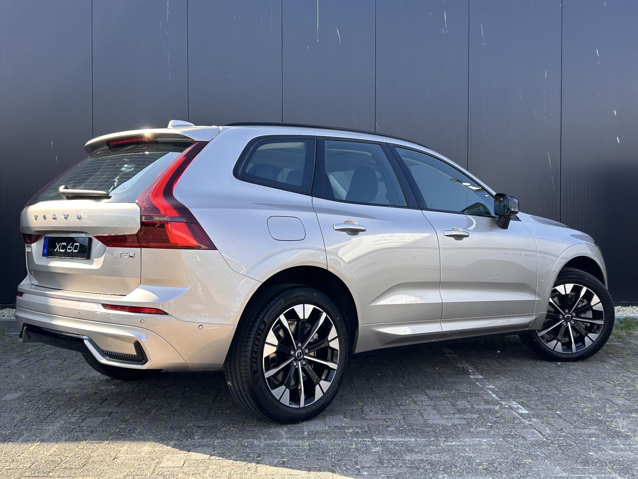 Volvo XC60 2.0 T6 Plug-in hybrid AWD Ultra Bright panoramada, Auto's, Volvo, Automaat, Euro 6, 4 cilinders, 1969 cc