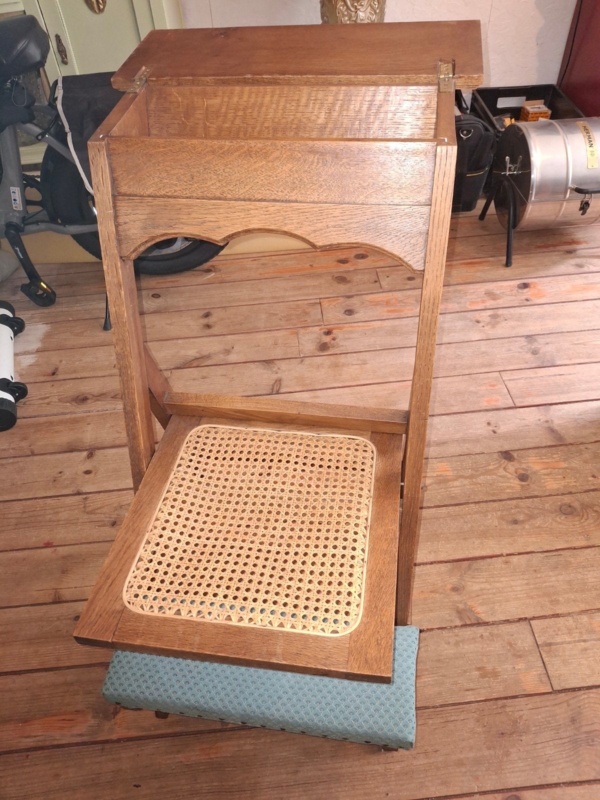 Oud bidstoeltje compleet met rieten zitting, Antiek en Kunst, Antiek | Meubels | Stoelen en Banken, Ophalen of Verzenden