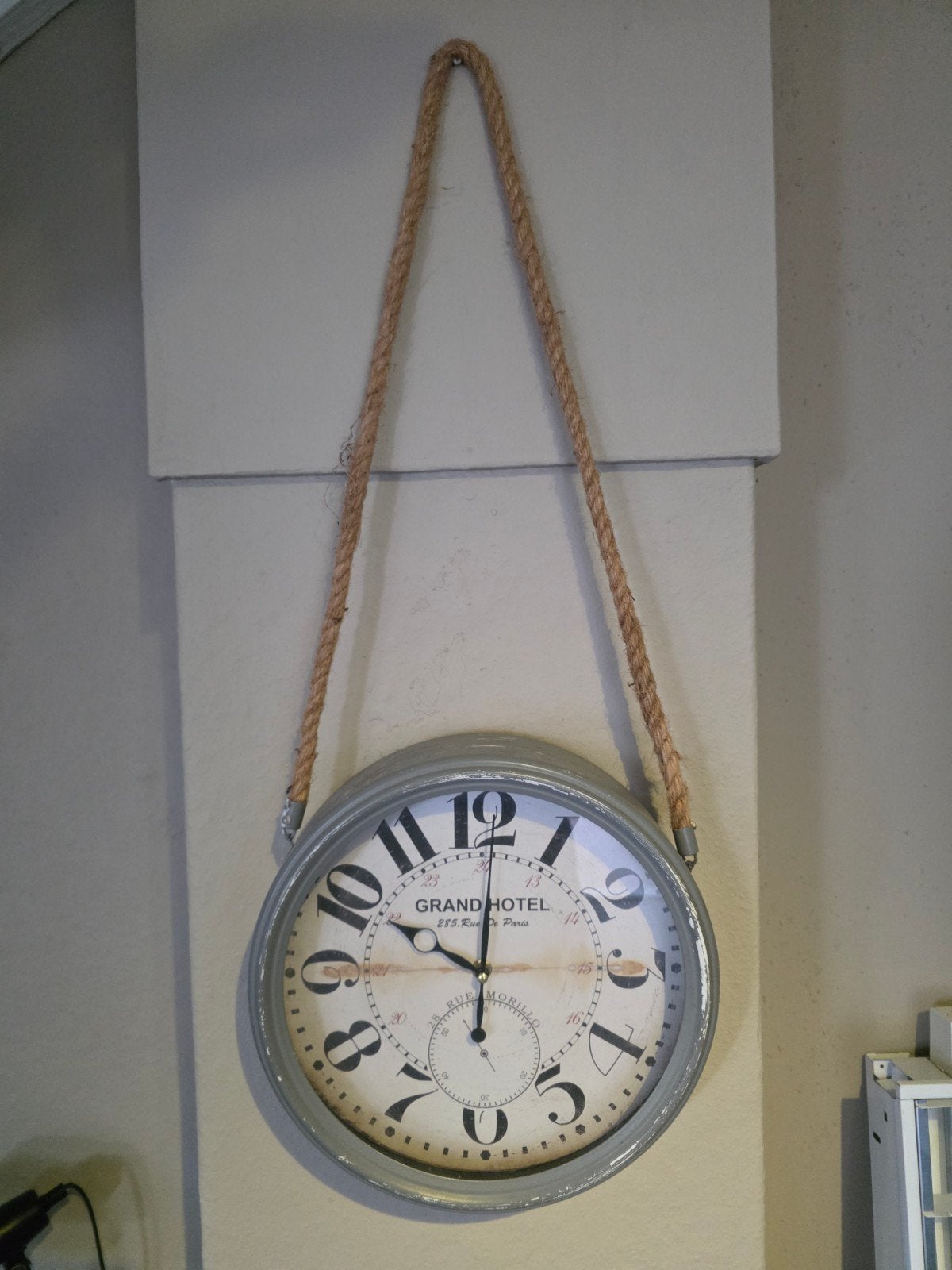 Wandklok Grand Hotel 30 cm - Industrieel/Vintage,landelijk,s, Huis en Inrichting, Ophalen, Grijs, Vintage, Analoog