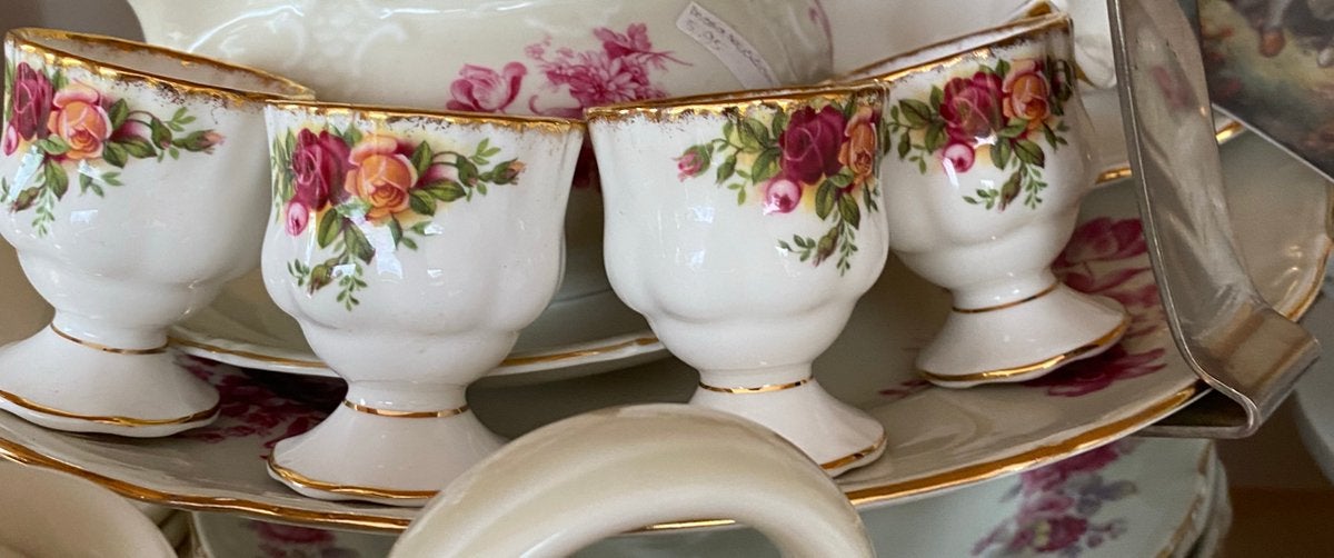 4x Royal Albert eierdop Old Country Roses, Antiek en Kunst, Antiek | Servies compleet, Ophalen of Verzenden