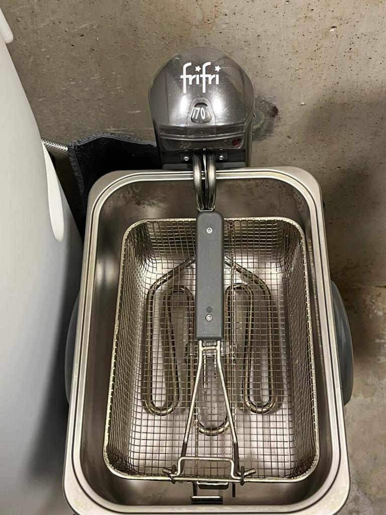 Frietketel FriFri, Witgoed en Apparatuur, Frituurpannen, 4 liter of meer, Ophalen, Zo goed als nieuw