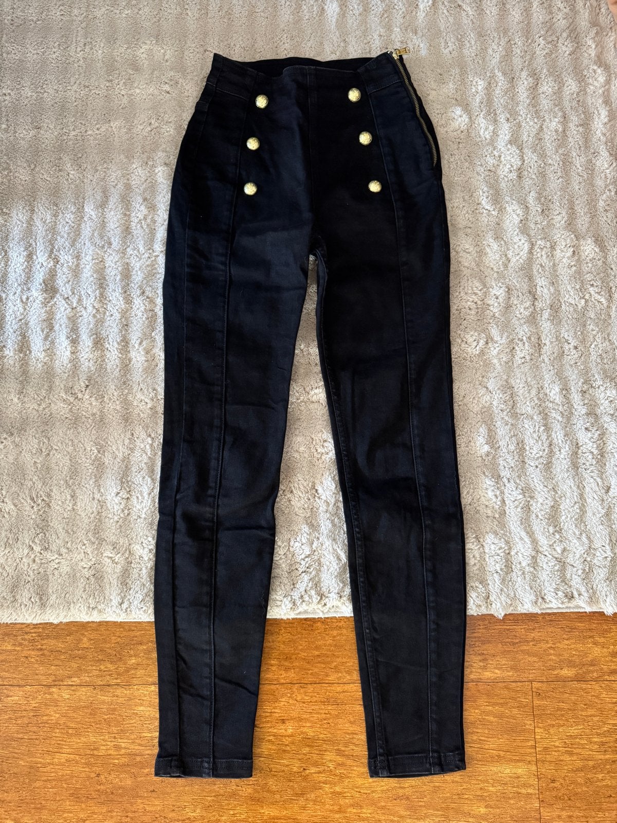 Nikkie zwarte skinny jeans met gouden knopen, Zwart, Ophalen of Verzenden, Maat 34 (XS) of kleiner, Lang