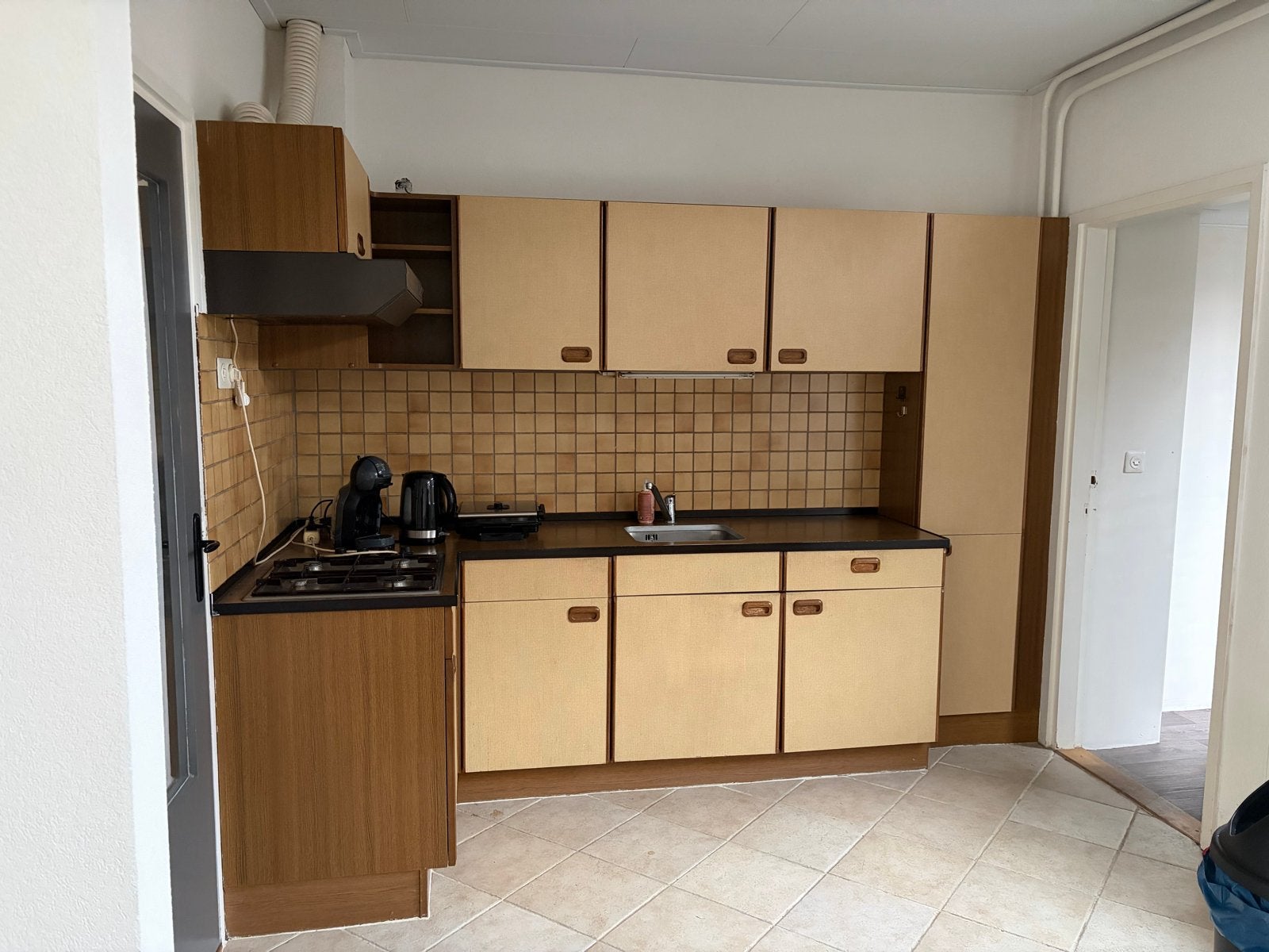 Retro keuken met bovenkastjes en hoge kast, Ophalen, Gebruikt, Bruin, Hoekkeuken