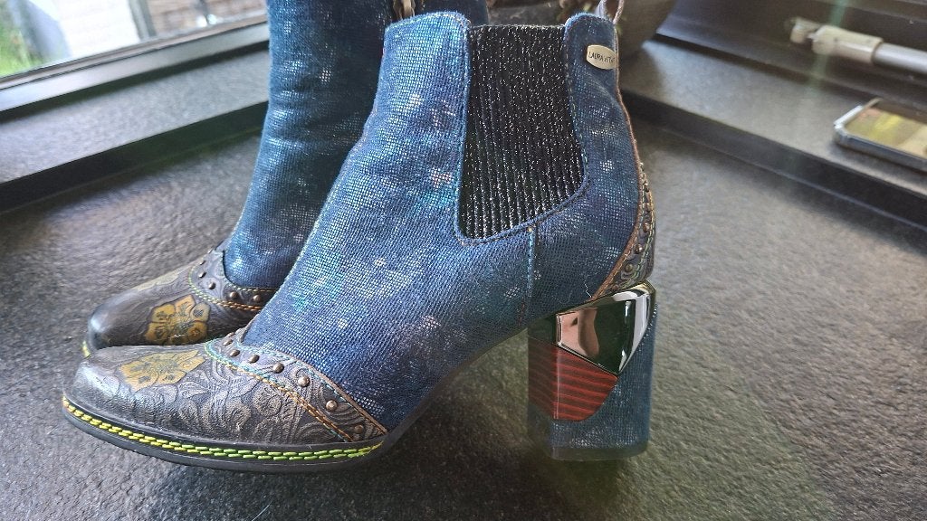 Kort laarsje Laura Vita 38, Kleding | Dames, Overige kleuren, Lage of Enkellaarzen, Ophalen of Verzenden, Zo goed als nieuw
