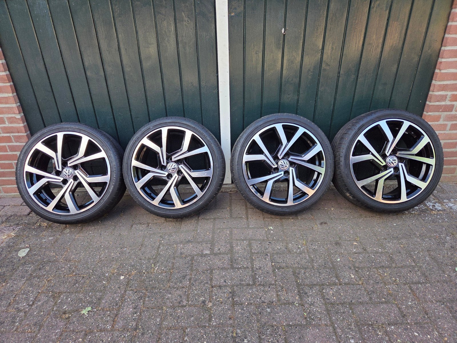18 inch VW Bergamo velgen met Goodyear zomerbanden, Ophalen, 18 inch, Banden en Velgen, Zomerbanden