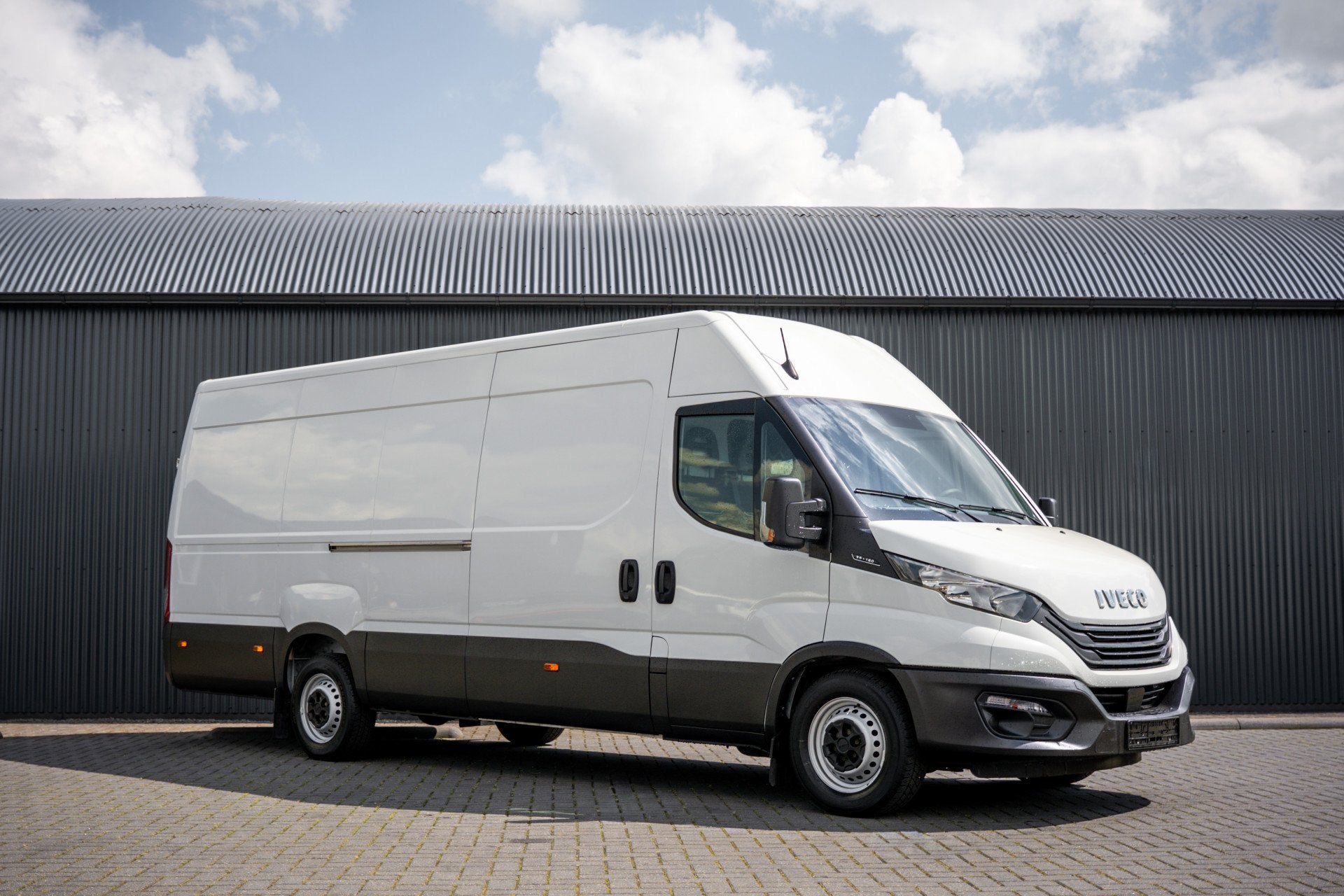 Iveco Daily 35S16 | L4H2 | 157 PK | 3-Zits | Airco | Parkeer, Auto's, Gebruikt, Iveco, Wit, 11 km/l