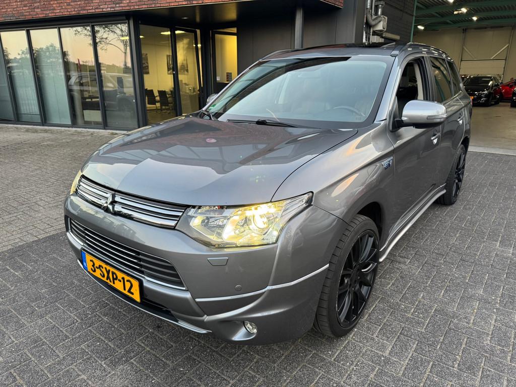 Mitsubishi Outlander 2.0 PHEV Instyle+ XENON DAK LEDER CRUIS, 4 cilinders, Vierwielaandrijving, Hybride Elektrisch/Benzine, SUV of Terreinwagen