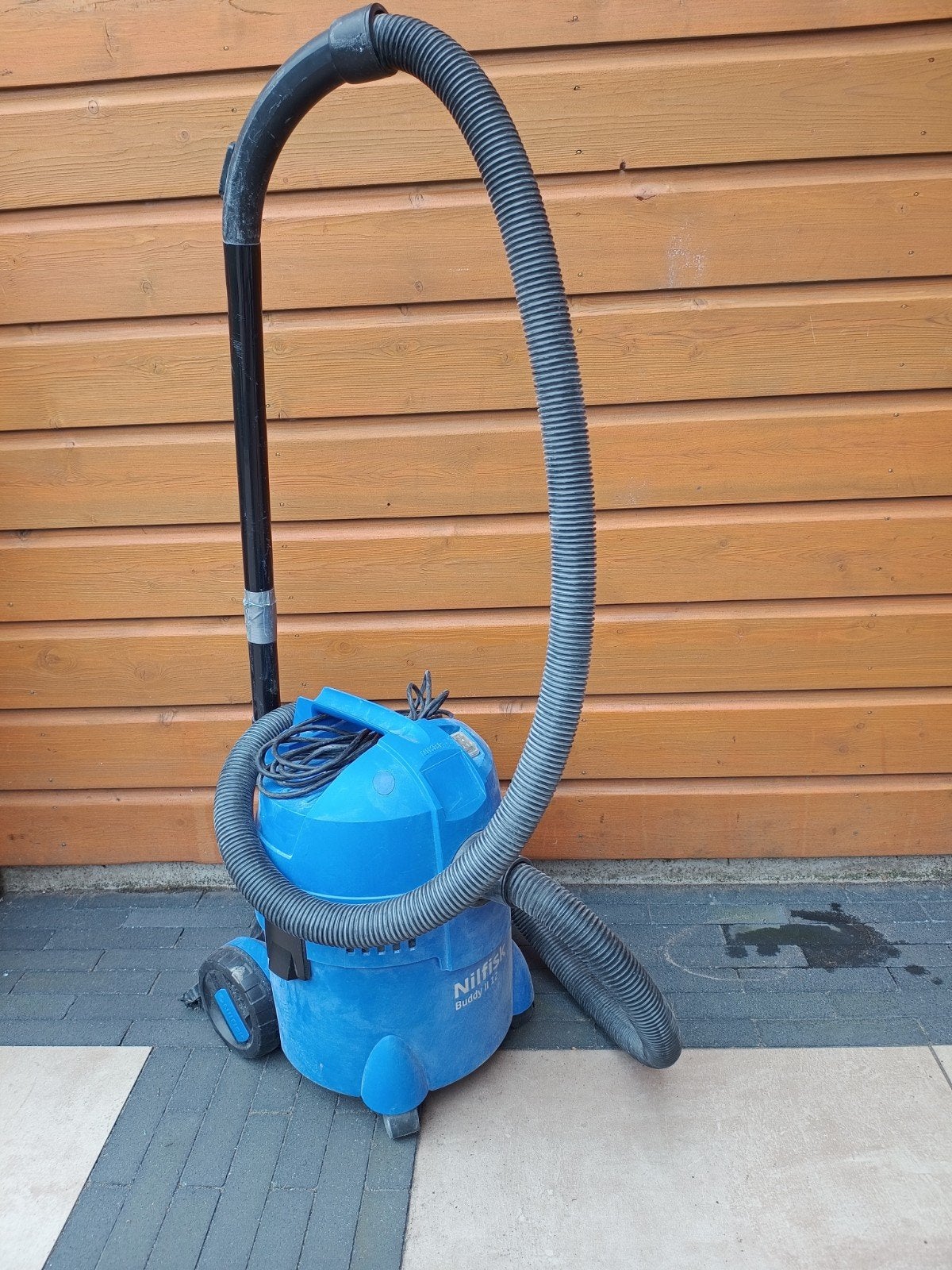 Nilfisk Buddy II 12 nat- en droogstofzuiger, Witgoed en Apparatuur, Stofzuigers, Gebruikt, Waterstofzuiger, 1200 tot 1600 watt