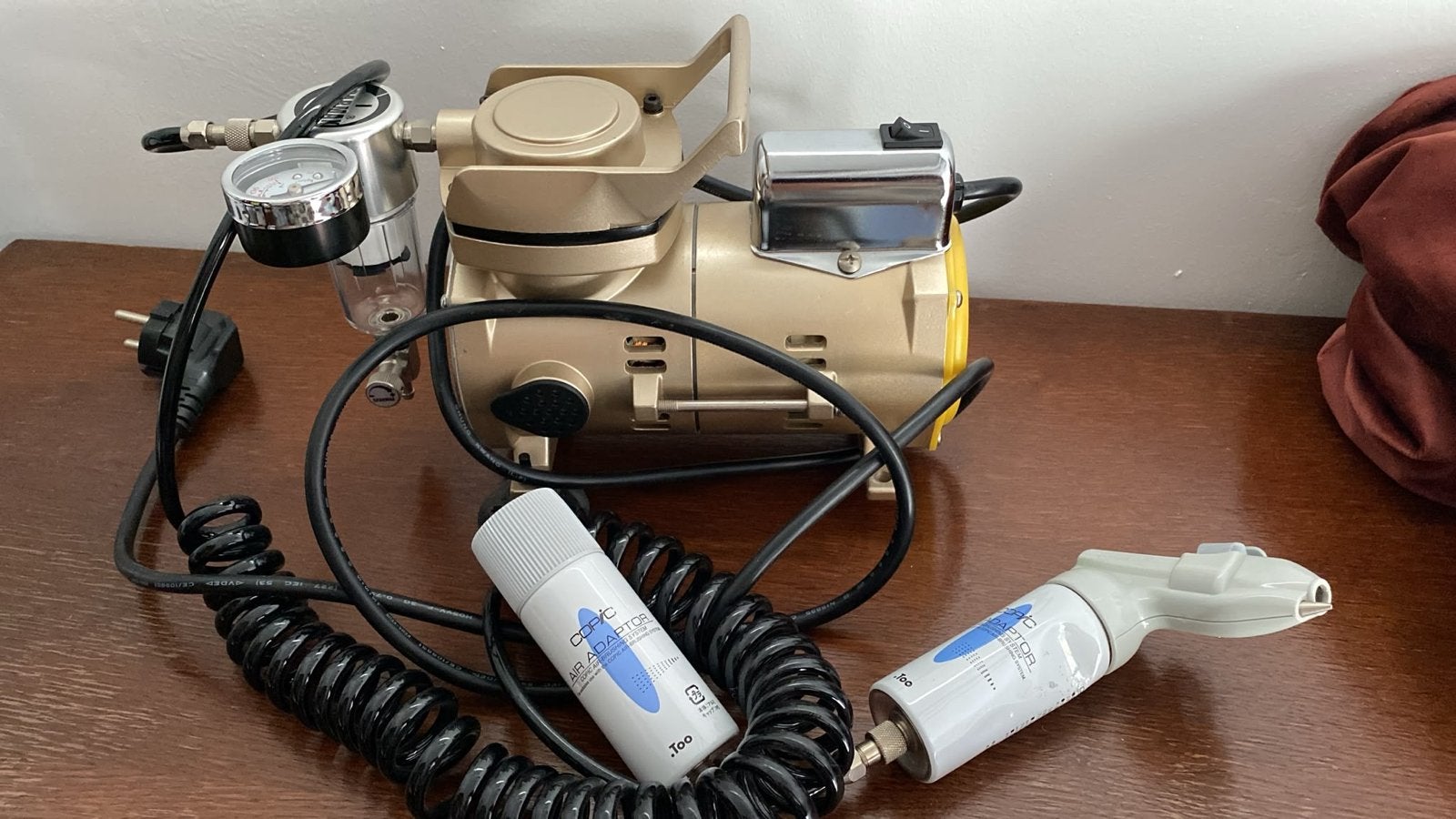 Airbrush compressor met accessoires, Hobby en Vrije tijd, Ophalen of Verzenden, Gebruikt, Airbrush en Toebehoren