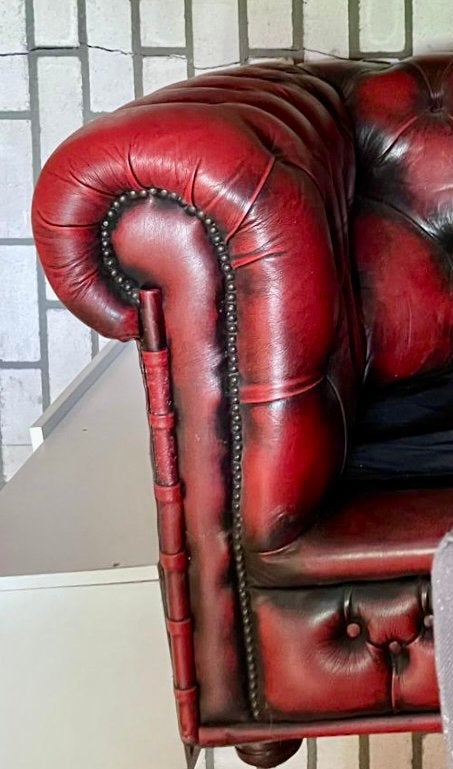 Donkerrode Leren Chesterfield Bank - Klassiek en Comfortabel, Huis en Inrichting, Banken | Bankstellen, Ophalen, Gebruikt, Driepersoons