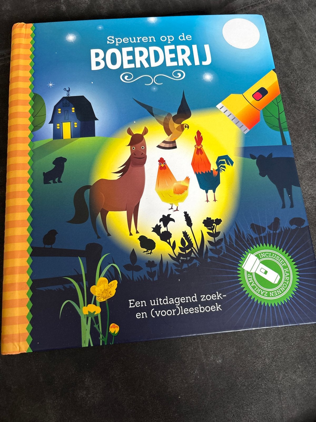Speuren op de Boerderij - Zoek- en (voor)leesboek, Ophalen of Verzenden, Gelezen, Uitklap-, Voel- of Ontdekboek, 2 tot 3 jaar