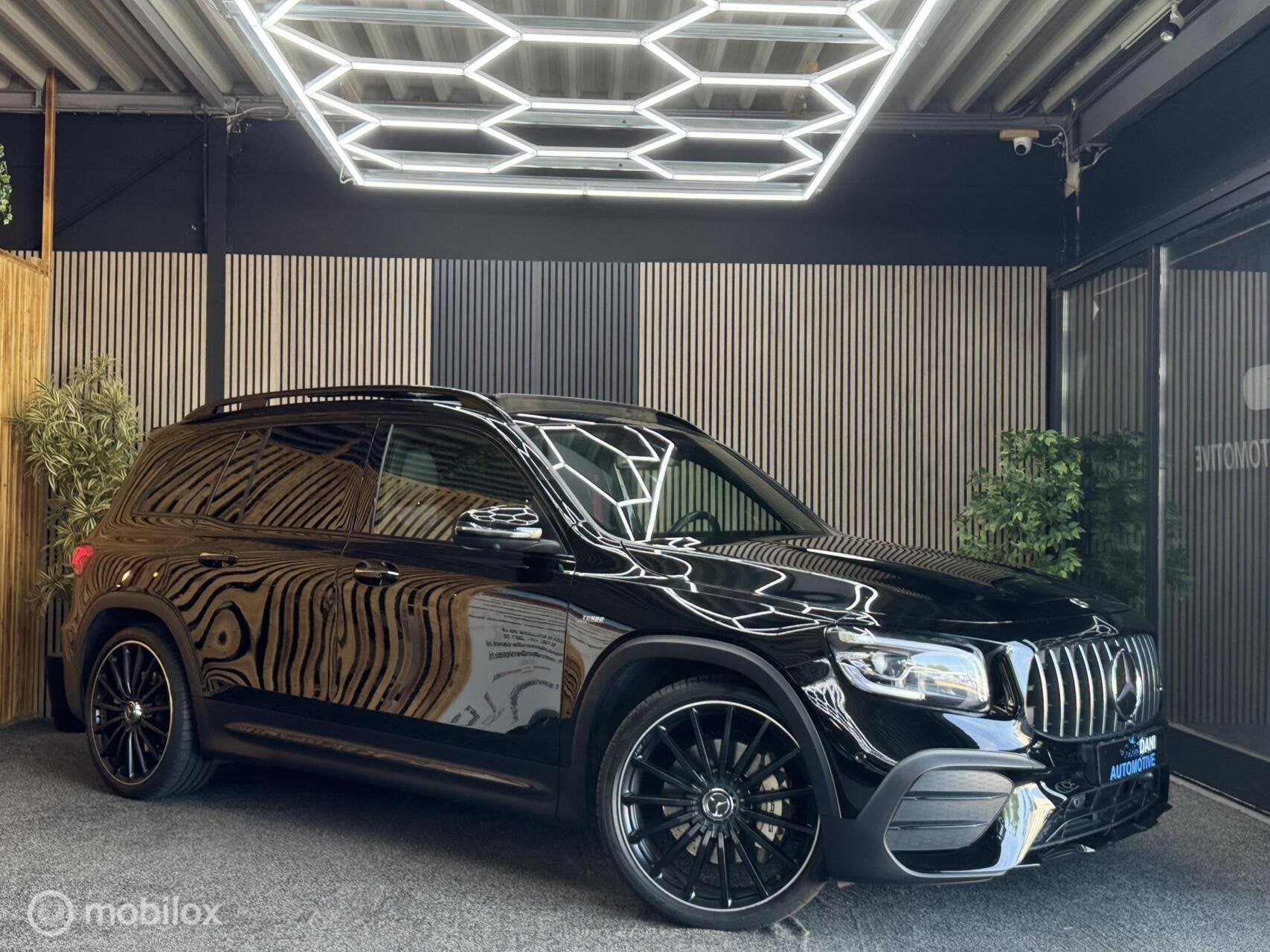 Mercedes GLB AMG 35 4MATIC|Pano|360 Cam|Keyless| 7 Pers|Acc, Auto's, Automaat, 4 cilinders, 1655 kg, Alcantara