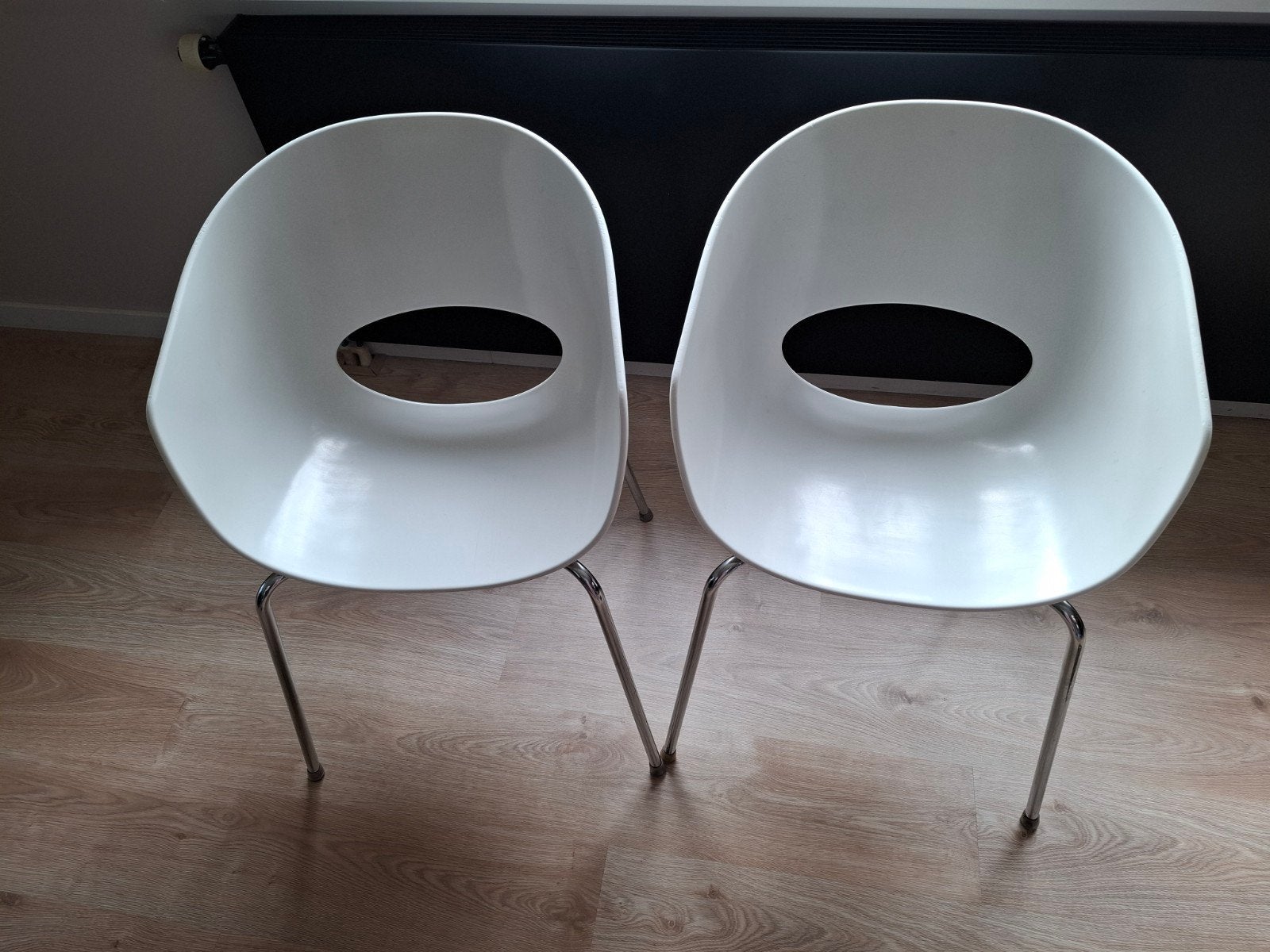 2 fraaie Hirek Orbit Large design kuipstoelen, Ophalen, Gebruikt, Twee, Wit