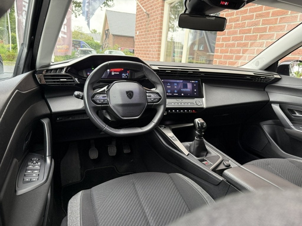 Peugeot 308 SW 1.2 PT Act. Pack Bns NAVI / CARPLAY / ANDROID, Auto's, Stof, Zwart, Origineel Nederlands, Handgeschakeld