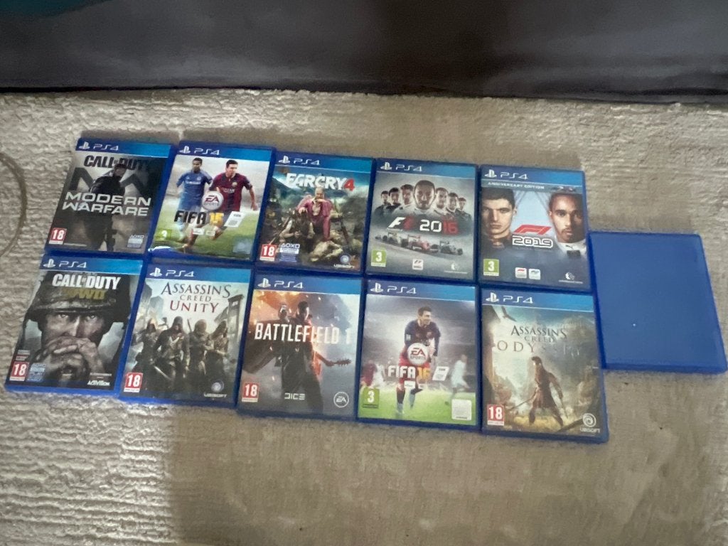 PlayStation games + extra gamehouder, Ophalen, Vanaf 18 jaar, Vechten, 1 speler