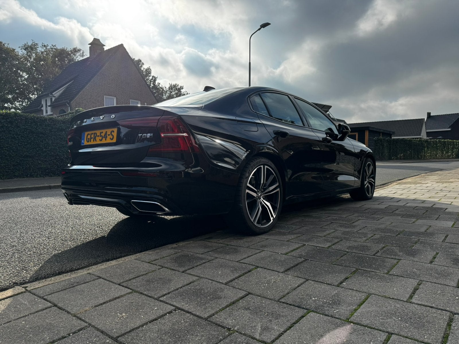 Volvo S60 T8 Twin Engine AWD 390pk Geartronic 2020 Zwart, Auto's, Automaat, Zwart, 4 cilinders, S60