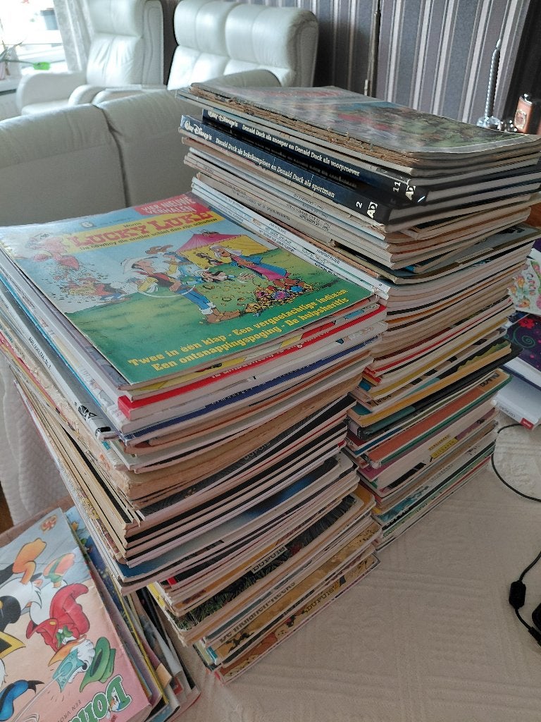 200 stripboeken  vraagprijs 100 euro, Diverse auteurs, Meerdere stripboeken, Ophalen, Gelezen