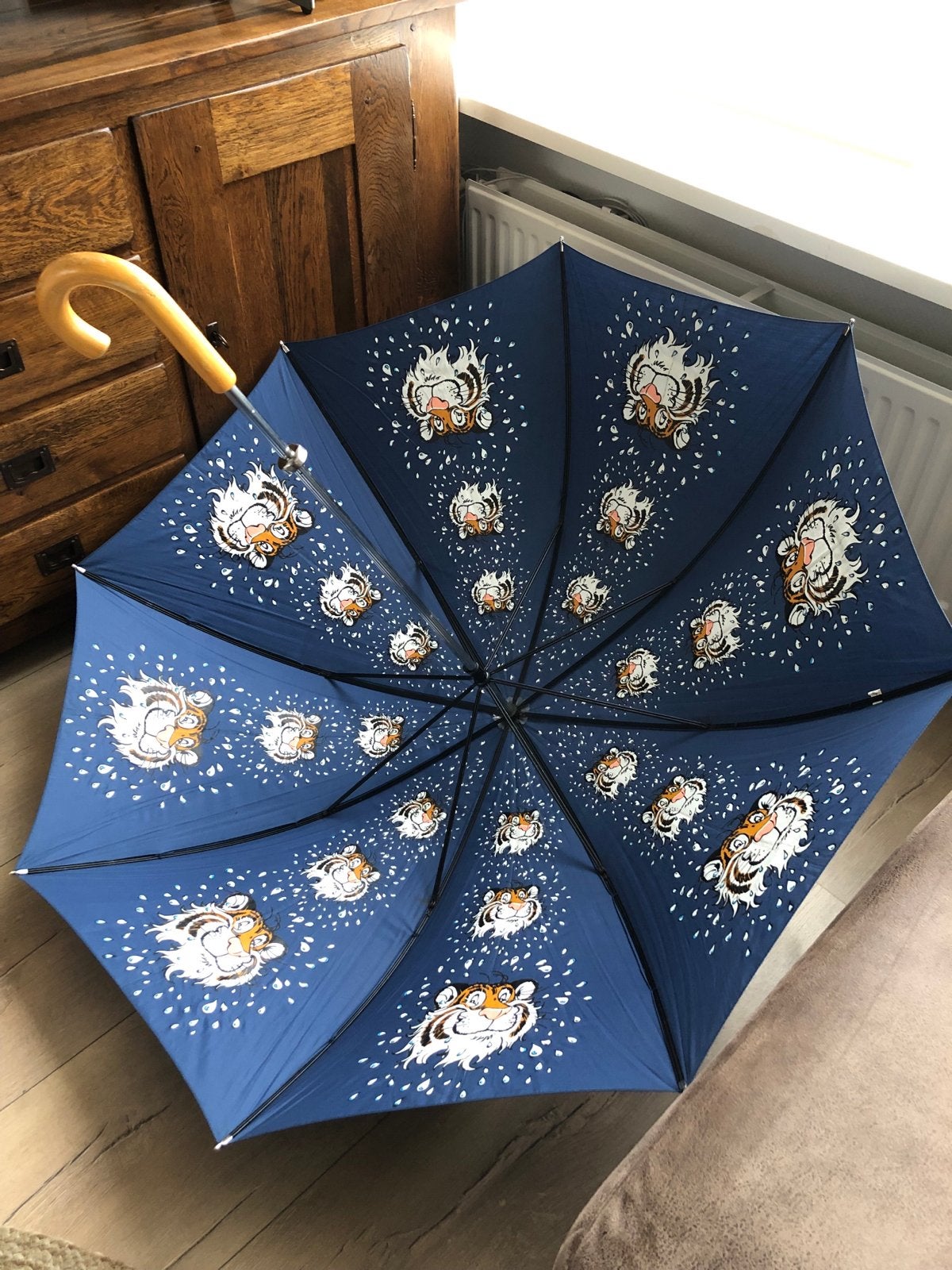 Paraplu met Tijgerprint - 130 mm doorsnede, Sieraden, Tassen en Uiterlijk, Ophalen of Verzenden, Gebruikt, Blauw
