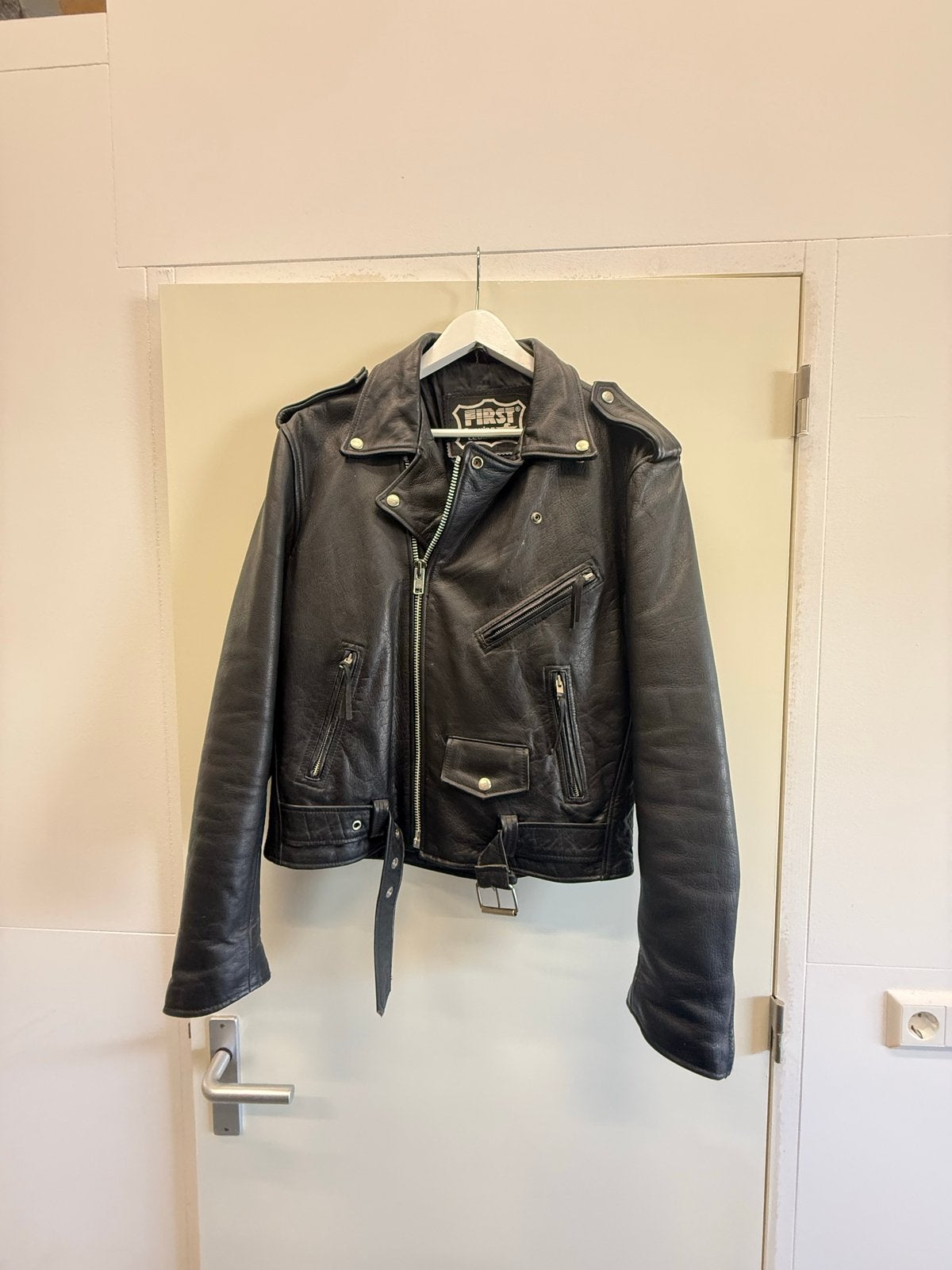 Zwarte leren motorjas - First Manufacturing Co., Ophalen, Gedragen, Overige maten, Zwart