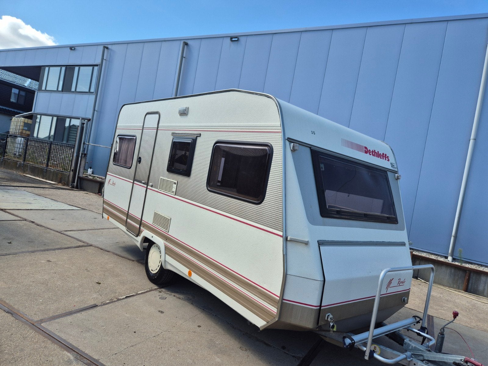 Nette Dethleffs Rondo 430 Voortent Bovag 2025, Standaardzit, Dwarsbed, Bedrijf, 500 - 750 kg