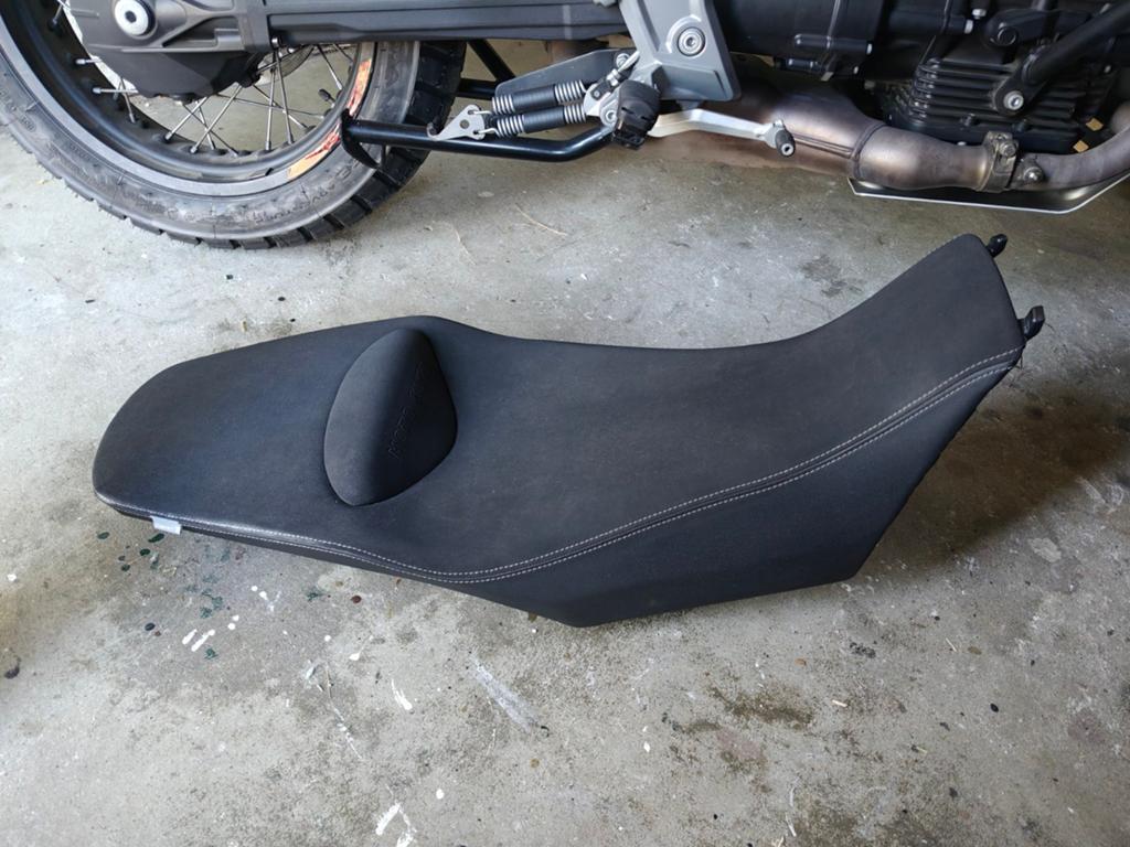 Moto Guzzi V85 TT High Comfort zadel (+2 cm), Motoren, Ophalen