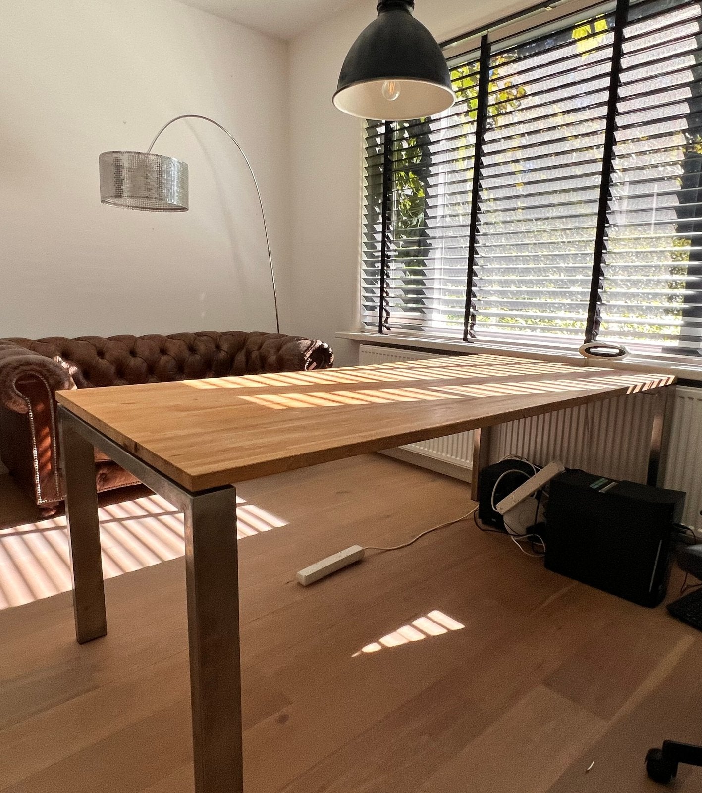 Grenen eettafel/bureau met metalen onderstel (199x89x76cm), Zo goed als nieuw, 150 tot 200 cm, Vier personen, Grenenhout
