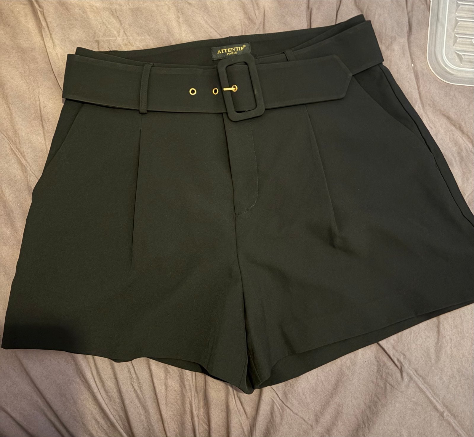 Zwarte Attentif Paris shorts met riem - Maat 42, Kleding | Dames, Kort, Verzenden, Zwart, Maat 42/44 (L)